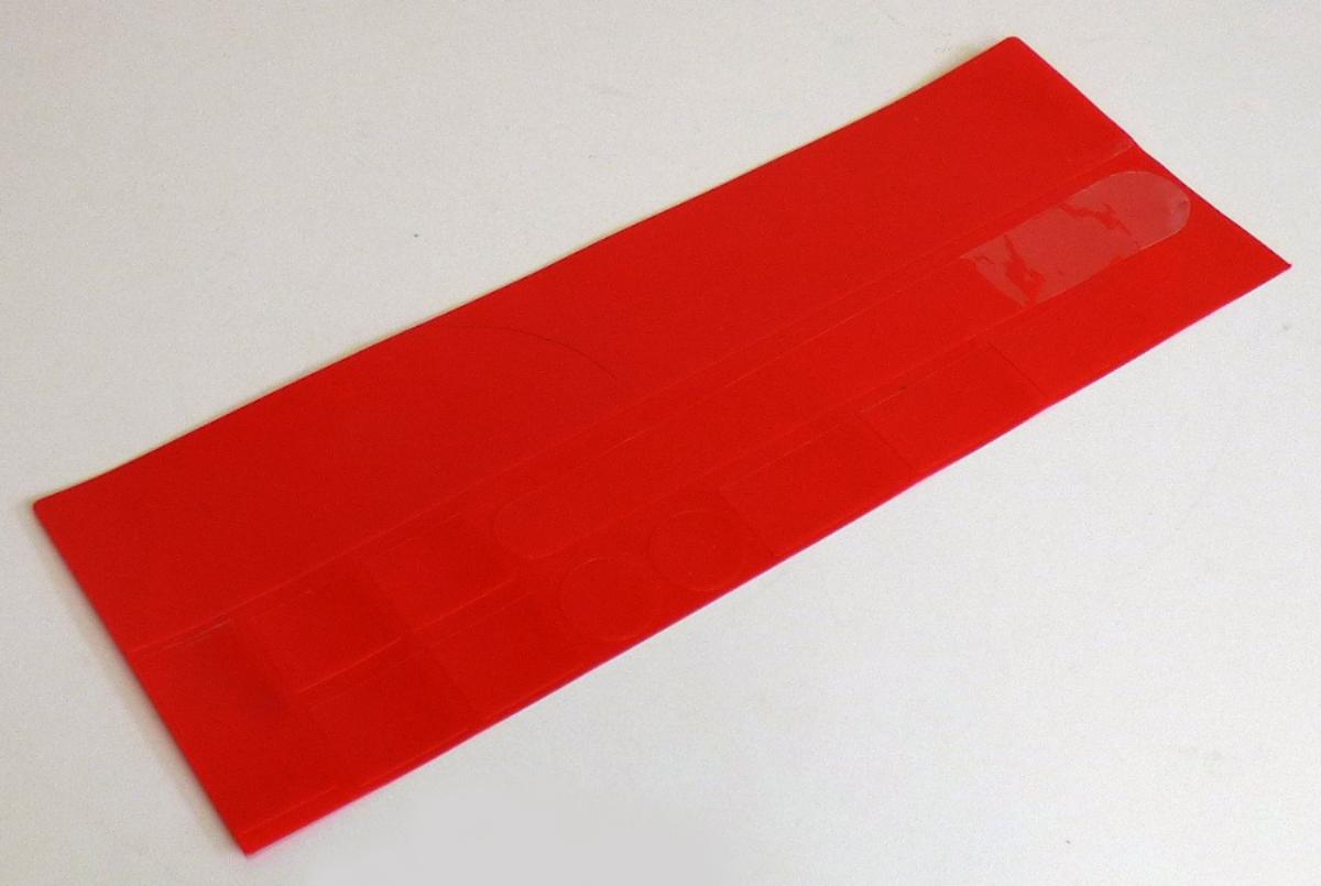 Angaben des Antragstellers:
Selbstklebende Lackschutzfolien gegen Steinschlag und Verkratzen in einer Kartontasche aufgemacht

Feststellungen an einem Warenmuster:
Es wurden farblose, selbstklebende Folien in verschiedenen Größen und Formen aus Ethylen-Acrylsäure-Copolymer mit einem Acrylatkleber vorgelegt. Die Folie werden als Schutzfolien für E-Bikes verwendet.

Befund:
Es handelt sich um selbstklebende Flacherzeugnisse aus Kunststoff im Sinne der Unterposition (KN) 3919 9080.