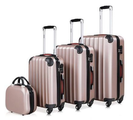 Zusammenstellung, bestehend aus drei Reisekoffern in unterschiedlichen Größen (M, L, XL)
und einem Handkoffer, sog. Hartschalenkoffer-Set Baseline, 4-tlg., Fotos siehe Anlage,
- Reisekoffer:
- - mit einer Außenseite aus formgepresstem Kunststoff (laut Antrag aus ABS) in Form von 
    zwei Halbschalen,
- - mit vier Stellfüßen aus Kunststoff,
- - mit einem ausziehbaren Griff zum Ziehen des Koffers auf vier Rollen (Trolleyfunktion),
- - mit zwei Tragegriffen,
- - mit einem Zahlenschloss ausgestattet,
- - aufklappbar; mit einem an drei Seiten umlaufenden Reißverschluss,
- - - gefüttert; innen in einer Halbschale mit einem Kreuzpackgurt mit Schnappverschluss und
      in der anderen Halbschale mit einer Abdeckung in Form eines Netzfachs mit einem an
      drei Seiten umlaufenden Reißverschluss ausgestattet,
- - mit den Abmessungen:
- - - ca. 35,0 cm (Breite) x 50 cm (Höhe) x 20 cm (Tiefe),
- - - ca. 39,5 cm (Breite) x 60 cm (Höhe) x 25 cm (Tiefe),
- - - ca. 45,5 cm (Breite) x 70 cm (Höhe) x 28 cm (Tiefe),
- Handkoffer (sog. Beautycase):
- - mit einer Außenseite aus formgepresstem Kunststoff (laut Antrag aus ABS) in Form von 
    zwei Halbschalen,
- - mit vier Stellfüßen aus Kunststoff,
- - mit zwei Handtragegriffen,
- - an einer Längsseite mit einem angenieteten, elastischen Band zur Befestigung am
    ausziehbaren Griff eines Reisekoffers,
- - aufklappbar; mit einem an drei Seiten umlaufenden Reißverschluss,
- - - gefüttert; innen in beiden Halbschalen mit einer Abdeckung mit einem an drei Seiten
      umlaufenden Reißverschluss ausgestattet, eine ist mit einem aufgesetzten, offenen
      Einsteckfach versehen,
- - mit den Abmessungen:
- - - ca. 30 cm (Breite) x 26 cm (Höhe) x 14 cm (Tiefe).

"Reisekoffer und Handkoffer, mit Außenseite aus formgepresstem Kunststoff"