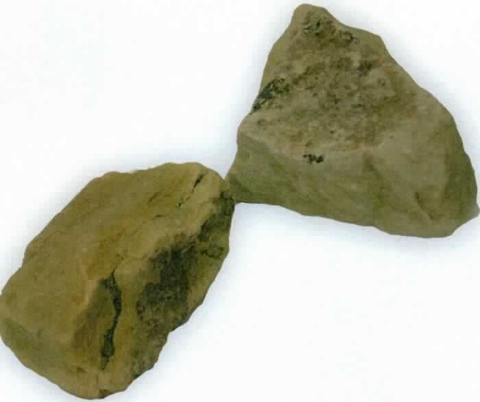 Angaben:
Brocken / Gabionenfüllung GELLBERGER 
Bearbeitung: gebrochen 
Farbe: gelb-beige 
Material: Sandstein 
Herkunft: Deutschland 
Größe: 60-150 mm 

Befund:
Sandstein