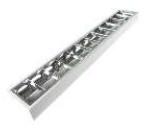 Bei der sog. LED Officeleuchte PROFILINE 18 W, Art. 2309611810 handelt es sich um eine ca. 1220 mm x 185 mm x 75 mm (B x H x T) große elektrische Deckenleuchte, im Wesentlichen bestehend aus einem rechteckigen weißen Metallgehäuse mit Rastereinsatz aus silberfarbenem Metall, einem eingesetzten und austauschbaren LED-Leuchtmittel in Form einer LED-Röhre und elektrischer Ausstattung (u. a. ein Vorschaltgerät).
Die Leuchte ist mit einem LED-Treiber ausgestattet und lt. AStin ausschließlich für LED-Lichtquellen konzipiert.
Sie dient der Innenbeleuchtung und ist zur Deckenmontage bestimmt.

Techn. Daten (auszugsweise):
- Leistung: 18 W
- Lichtstrom: 2260 lm
- Farbtemperatur: 4000 K
- Abstrahlwinkel: 220°
- Schutzart: IP 20

Hinweise auf Handfertigung liegen nicht vor.

Das Erzeugnis ist als "Leuchte, anderweit weder genannt noch inbegriffen, elektrische Deckenleuchte, ausgenommen solche von der für öffentliche Plätze oder Verkehrswege verwendeten Art, ausschließlich zur Verwendung mit LED-Lichtquellen bestimmt, aus Metall, nicht von den Codenummern 9405 1190 10 0 und 9405 1190 20 0 erfasst " einzureihen.