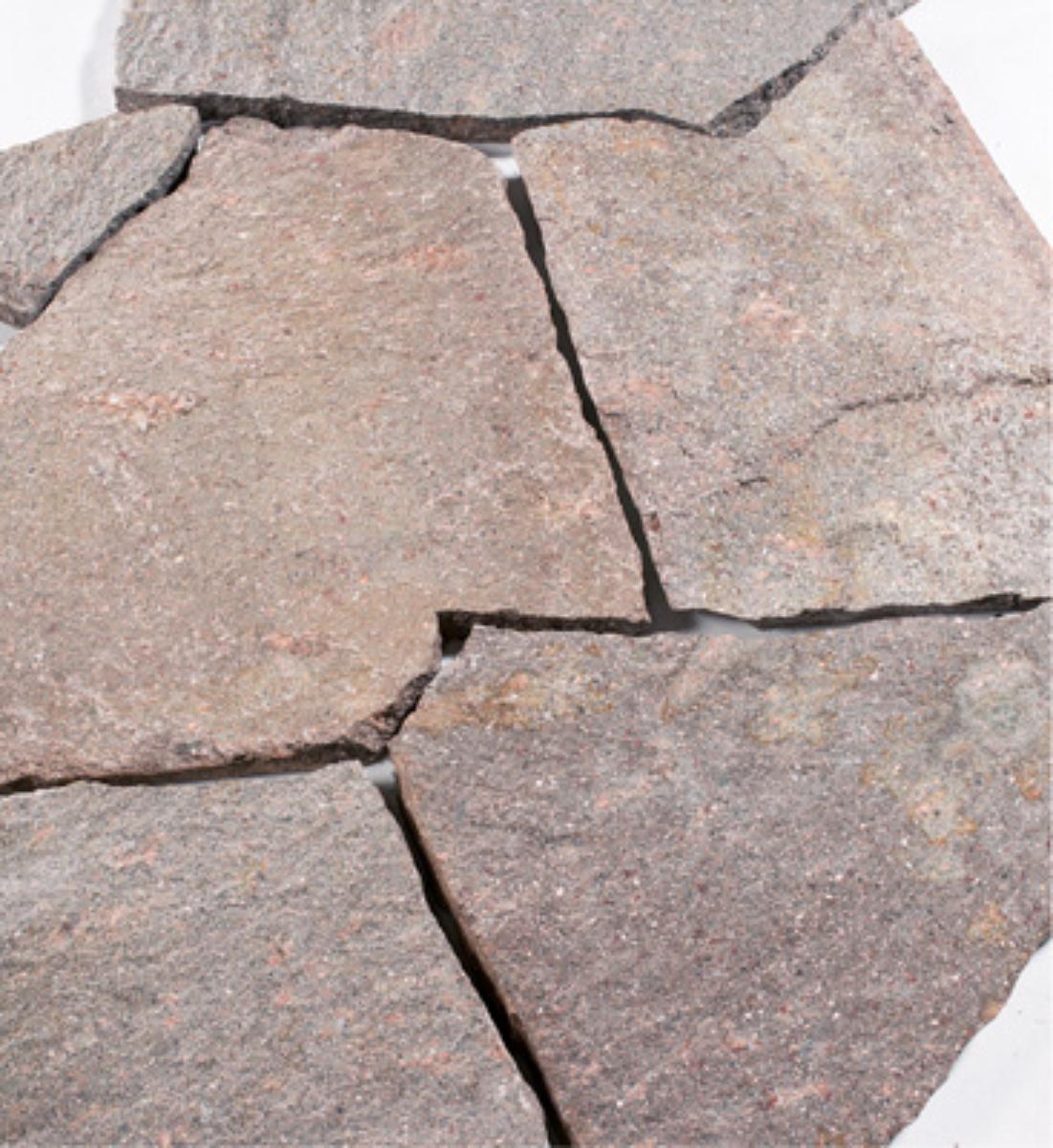 Angaben:
Polygonalplatten TRENTINO; Bearbeitung: Oberfläche spaltrau; Material: Porphyr; Farbe: grau-rot-bunt.

Befund:
Pflasterplatten aus Naturstein.