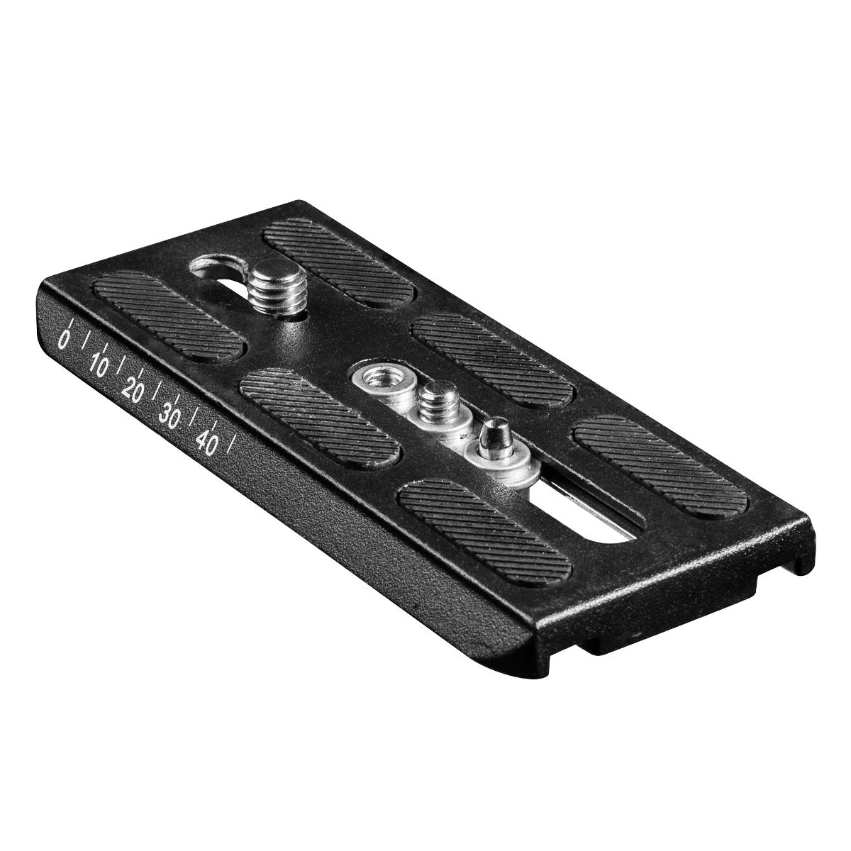 Es handelt sich um aus gegossenem Aluminium hergestellte sog. Schnellwechselplatten in den Abmessungen von 100 mm x 50 mm x 10 mm bzw. 130 mm x 60 mm x 10 mm (L x B x H), im Wesentlichen bestehend aus einer spezifisch geformten, nahezu rechteckigen Aufnahmevorrichtung und darin befestigten Schrauben sowie einer sog. Fallsicherung, je aus unedlem Metall. Die mit einer Skalierung versehenen Waren sind auf der Oberseite mit  rutschhemmenden Puffern aus Kunststoff oder Kautschuk (sog. Gummierung) ausgestattet. Sie werden an einem Kamerastativkopf (nicht Gegenstand der vZTA) befestigt und dienen zur schnellen Montage einer Kamera (ebenfalls nicht Gegenstand dieser vZTA). Die Waren sind jeweils in einem Karton verpackt.
Aluminium herrscht gegenüber Stahl gewichtsmäßig vor.
-Antragstellerangaben-

Eine Einreihung in die Position 9620 kommt nicht in Betracht, da Teile und Zubehör für Stative vom Wortlaut dieser Position nicht erfasst sind. Auch eine Einreihung in das Kapitel 90 ist ausgeschlossen, da die Schnellwechselplatten für die Befestigung von verschiedenen Kameras (z. B. Fotoapparat, Digitalkamera) geeignet sind und somit kein Zubehör vorliegt, das erkennbar hauptsächlich für einen analogen Fotoapparat oder für ein Blitzlicht des Kapitels 90 bestimmt ist.

Abbildungen siehe Anlage.

Derartige Erzeugnisse gehören als "andere (als in den Unterpositionen 7616 10 und 7616 91 genannte) Waren aus Aluminium, gegossen, andere als solche der TARIC-Codes 7616 9910 10 bis 7616 9910 91" zum TARIC-Code 7616 9910 99.