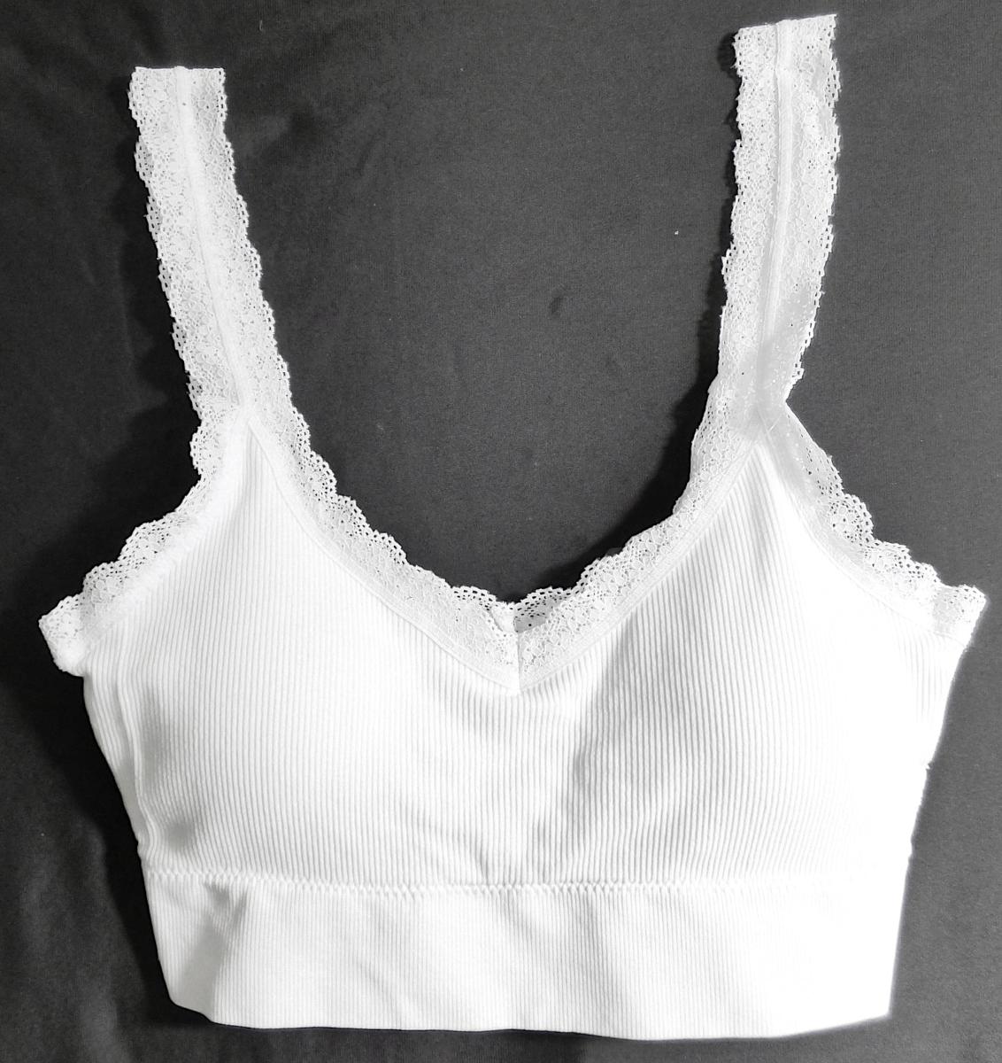 Bustier, sog. Bustier Struktur Spitze, Art.-Nr. 346788, Größe M (40/42), Foto siehe Anlage,
- vorn zweilagig gearbeitet, aus bis zu ca. 1,2 mm dicken, einfarbigen, gerippt gewirkten bzw. glatten
  Gewirken aus laut Antrag 92 % Polyamid und 8 % Elasthan (beides synthetische Chemiefasern),
- bis kurz unter die Brust reichend (Rückenlänge: ca. 34 cm),
- ohne einzeln ausgearbeitete Büstenteile,
- mit eingelegten Polstern,
- mit Schulterträgern, 
- ohne Öffnung und ohne Verschluss,
- entlang der oberen Ränder mit einer ca. 2 cm breiten, angenähten Borte aus durchbrochen gearbeiteten
  Gewirken (sog. Raschelspitze), deren Verlängerung die Träger bilden,
- mit einem abgepasst gewirkten, doppelt gearbeiteten, ca. 5 cm breiten, elastischen unteren Rand, 
- das Kleidungsstück ist nach Schnitt und Ausstattung nicht dazu bestimmt, die Einzelbüste zu stützen,
  zu formen oder zu korrigieren (somit keine Ware der Position 6212).

"Andere Kleidung (Bustier), aus Gewirken, aus Chemiefasern"