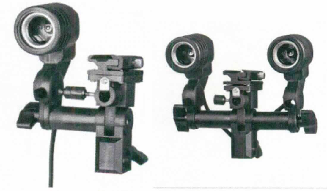 Sog. Lampenhalterung, im Wesentlichen bestehend aus einer Stange mit aufgesteckten E-27 Sockel - 1 (17433) oder 2 (17434) - und Schirmhalterung, inkl. Blitzschuh, aus Kunststoff, Maße: 10 L x 6 B x 15 H cm. Die Halterung ist um 360° drehbar und um 180° schwenkbar und mit Netzkabel (3 m), einer Universal-Spigot-Aufnahme (bis 5/8") und einem Ein/Aus-Schalter am Gehäuse versehen (äußere Form siehe Abbildung in Anlage).
Sie dient der Aufnahme von Blitzlampen und/oder Spirallampen sowie einem Reflexschirm.

Die Ware wird als "Zubehör, erkennbar hauptsächlich für Blitzlichtgeräte für fotografische Zwecke bestimmt, nicht von der Unterposition (HS) 9006 91 erfasst" eingereiht.