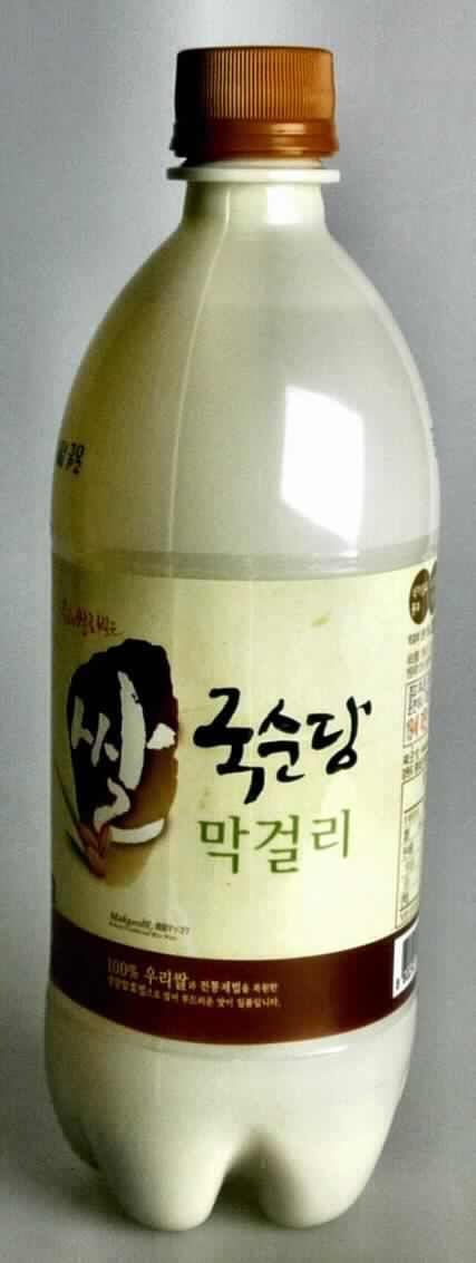 Reiswein.

Antragsangaben (als zutreffend unterstellt): Makkoli, koreanischer Reiswein; Alkoholgehalt: 6 %vol; Zur Zusammensetzung der Ware wurden vertrauliche Angaben vorgelegt.

Beschaffenheit der vorgelegten Warenprobe: elfenbeinfarbene, milchig-trübe, kohlensäurehaltige Flüssigkeit, schwach süß, säuerlich und nach Reiswein schmeckend; Umschließung: beigefarbene 0,75 l-Kunststoffflasche mit einer bedruckten umlaufenden Banderole aus Kunststofffolie, verschlossen mit einem Schraubverschluss; Aufdruck (auszugsweise): "Makgeolli; Korean Traditional Rice Wine; Alc. 6%".

Kohlensäureüberdruck (aphrometrisch): weniger als 1,5 bar

Anderes gegorenes Getränk, nicht schäumend, in Behältnissen mit einem Inhalt von 2 l oder weniger, anderes als Apfel- oder Birnenwein.