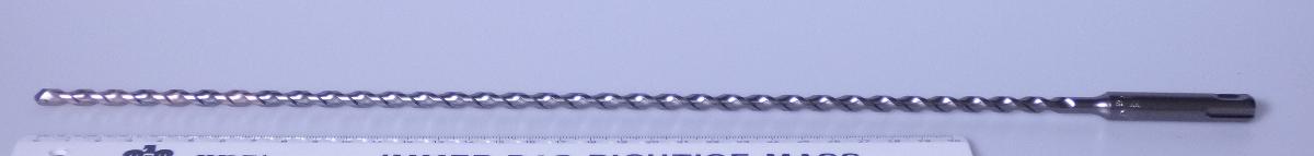 "Mauerwerksbohrer" (Artikel-Nr.: 546204)

- in Form eines ca. 41 cm langen Spiralbohrers aus Stahl, an einem Ende mit einer
  spezifischen Aufnahme und am anderen Ende mit einer Bohrspitze aus Cermets
  (Wolframcarbid mit Cobalt als Bindemittel) ausgestattet

- zur Verwendung in einer Bohrmaschine zum Bearbeiten von Ziegeln, Beton, Sandstein u. ä.

- verpackt in einer Kunststoffhülle

Abbildung siehe Anlage.

Derartige Erzeugnisse gehören als "auswechselbare Werkzeuge (Bohrwerkzeuge) zur Verwendung in mechanischen Handwerkzeugen oder Werkzeugmaschinen, Mauerbohrer, mit arbeitendem Teil aus Cermets" zum TARIC-Code 8207 5030 00.