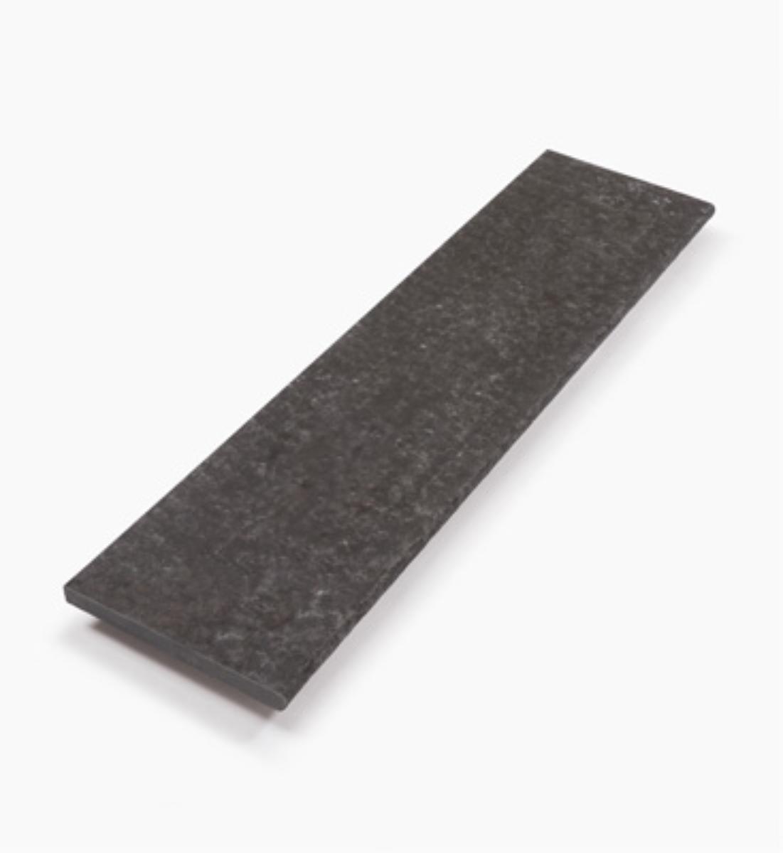 Angaben:
Poolplatten SANOKU® ELEGANCE satiniert; Bearbeitung: Oberfläche geflammt satiniert (wassergestrahlt und überbürstet), eine Längsseite mit Rundstab satiniert; Material: Basalt, Farbe: anthrazit-schwarz.

Befund:
Bearbeitete Werksteine und Waren daraus, poliert, verziert oder anders bearbeitet, jedoch ohne Bildhauerarbeit, mit einem Eigengewicht von 10 kg oder mehr.
