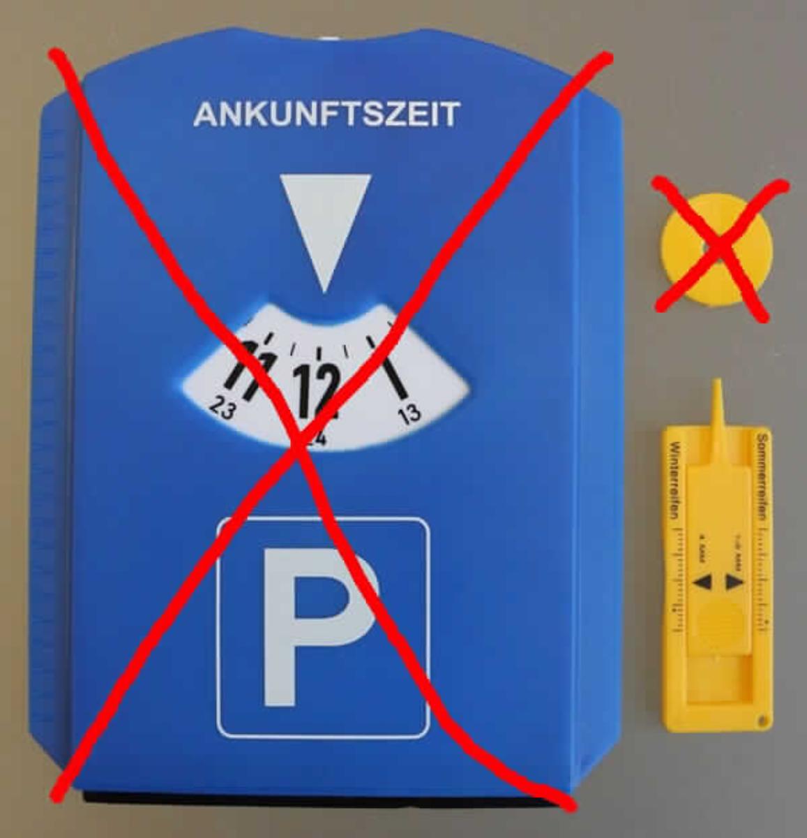 Bei dem vorliegenden Warenmuster handelt es sich um einen sog. Reifenprofil-Prüfer, im Wesentlichen bestehend aus einer mit zwei Messskalen bedruckten Kunststoffschiene (Länge x Breite etwa 6,1 x 2,2 cm) und einem darin integrierten, verschiebbaren Tiefenmesser mit Spitze, der mit jeweils zwei Maßangaben und Anzeigepfeilen bedruckt ist. Die Ware dient der Messung der Profiltiefe von Autoreifen. Dabei wird das Messgerät zwischen zwei Profilblöcken angesetzt und die Messspitze bis auf den Profilgrund aus der Kunststoffschiene geschoben. Mittels der Anzeigepfeile auf dem Tiefenmesser kann die Profiltiefe auf den Skalen der Kunststoffschiene abgelesen werden. Die Ware ist gemeinsam mit einem Einkaufswagenchip (siehe Position 3) an der Rückseite einer Parkscheibe aus Kunststoff (siehe Position 1) befestigt.

Eine gemeinsame Einreihung aller Waren (Parkscheibe, Einkaufswagenchip und Messgerät) als Warenzusammenstellung in Aufmachung für den Einzelverkauf kommt nicht in Betracht, da sie weder der Befriedigung eines speziellen Bedarfs noch der Ausübung einer bestimmten Tätigkeit dienen. Es handelt sich auch nicht um eine aus verschiedenen Bestandteilen zusammengesetzte Ware, da sich die Bestandteile weder gegenseitig ergänzen noch ihre Zusammensetzung ein funktionelles Ganzes bildet.

Der Reifenprofil-Prüfer ist somit als eigenständige Ware einzureihen.

Derartige Erzeugnisse werden zolltarifrechtlich als "Längenmessinstrument für den Handgebrauch, Schieblehre" von der Codenummer 9017 30 00 00 0 erfasst.