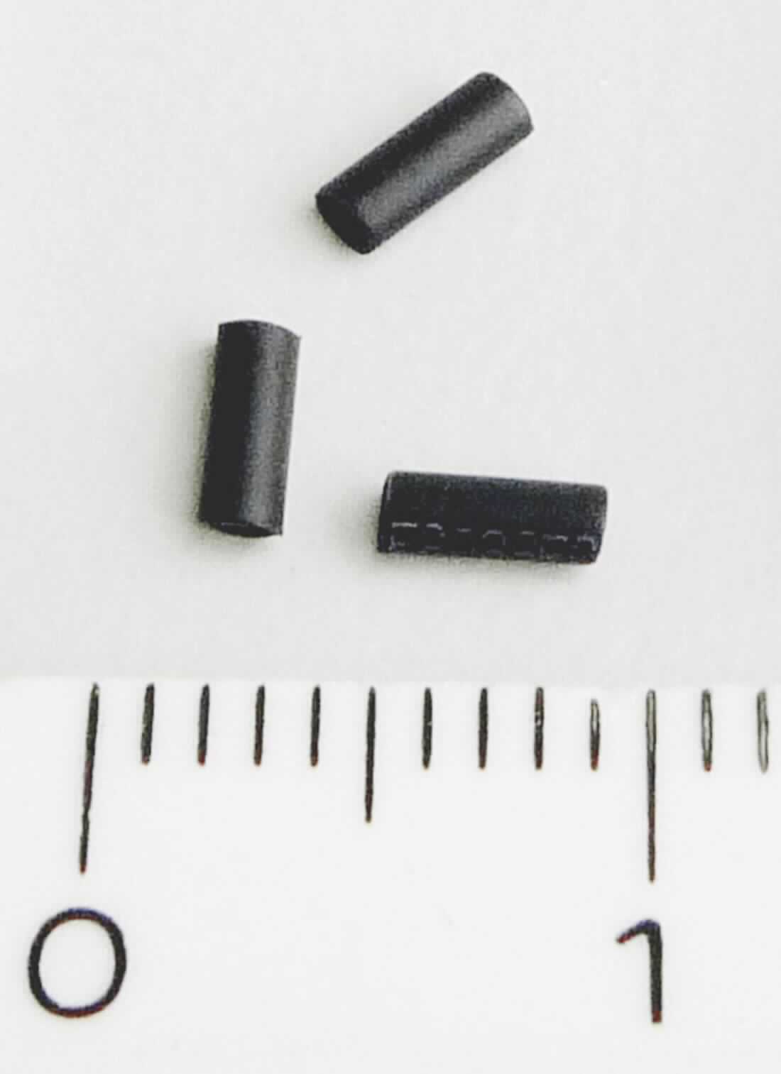 Bei der Ware handelt es sich den Angaben nach um einen Schrumpfschlauch. Die Laboruntersuchungen ergaben, dass es sich um einen biegsamen, unverstärkten Kunststoffschlauch handelt. 

Die Ware ist nach ihrer Beschaffenheit als anderer Schlauch aus Kunststoffen, weder mit anderen Stoffen verstärkt noch in Verbindung mit anderen Stoffen und ohne Verbindungsstücke in die Codenummer 3917 3200 99 0 des Zolltarifs einzureihen.