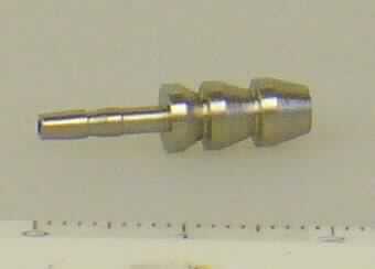 Rohrverbindungsstück aus Stahl

Bei der Ware handelt es sich um ein konzentrisches metallisches Hohlerzeugnis, an beiden Enden mit jeweils drei Rippen zur Fixierung eines Schlauches versehen. Bei dem Material handelt es sich um einen nicht rostenden Stahl. Das Erzeugnis dient als Reduzierstück zum Verbinden zweier Silikonschläuche mit unterschiedlichem Durchmesser in einem Blutkompressionsgerät.

Die Ware ist nach ihrer Beschaffenheit als andere Rohrverbindungsstücke aus nicht rostendem Stahl in die Codenummer 7307 2980 90 0 einzureihen.