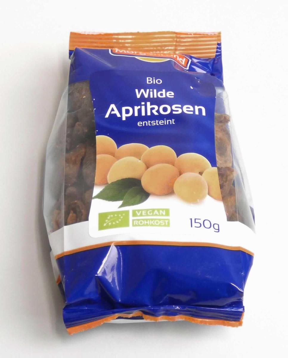 Aprikosen, getrocknet.

Beschaffenheit des vorgelegten Warenmusters:
Mehrfarbige Kunststoffverpackung mit Sichtfenster sowie bunt bedruckten Etiketten; darauf aufgedruckt u. a. 
Angaben zur Ware (Wilde Bio-Aprikosen, säuerlich, entsteint und sonnengetrocknet), zum Nährwert und zur 
Inhaltsmenge (150 g). Inhalt: Getrocknete, braune, entsteinte Aprikosenhälften; Maße: L = bis zu 2,5 cm; 
B = bis zu 2 cm; Geruch fruchtig, aromatisch. Geschmack säuerlich, süß, fruchtig, getrockneten Aprikosen 
entsprechend.
Es ergeben sich keine Hinweise, dass die Früchte über Kapitel 8 der KN hinausgehend behandelt wurden.

Früchte (ausgenommen solche der Positionen 0801 bis 0806 der KN), getrocknet, Aprikosen.