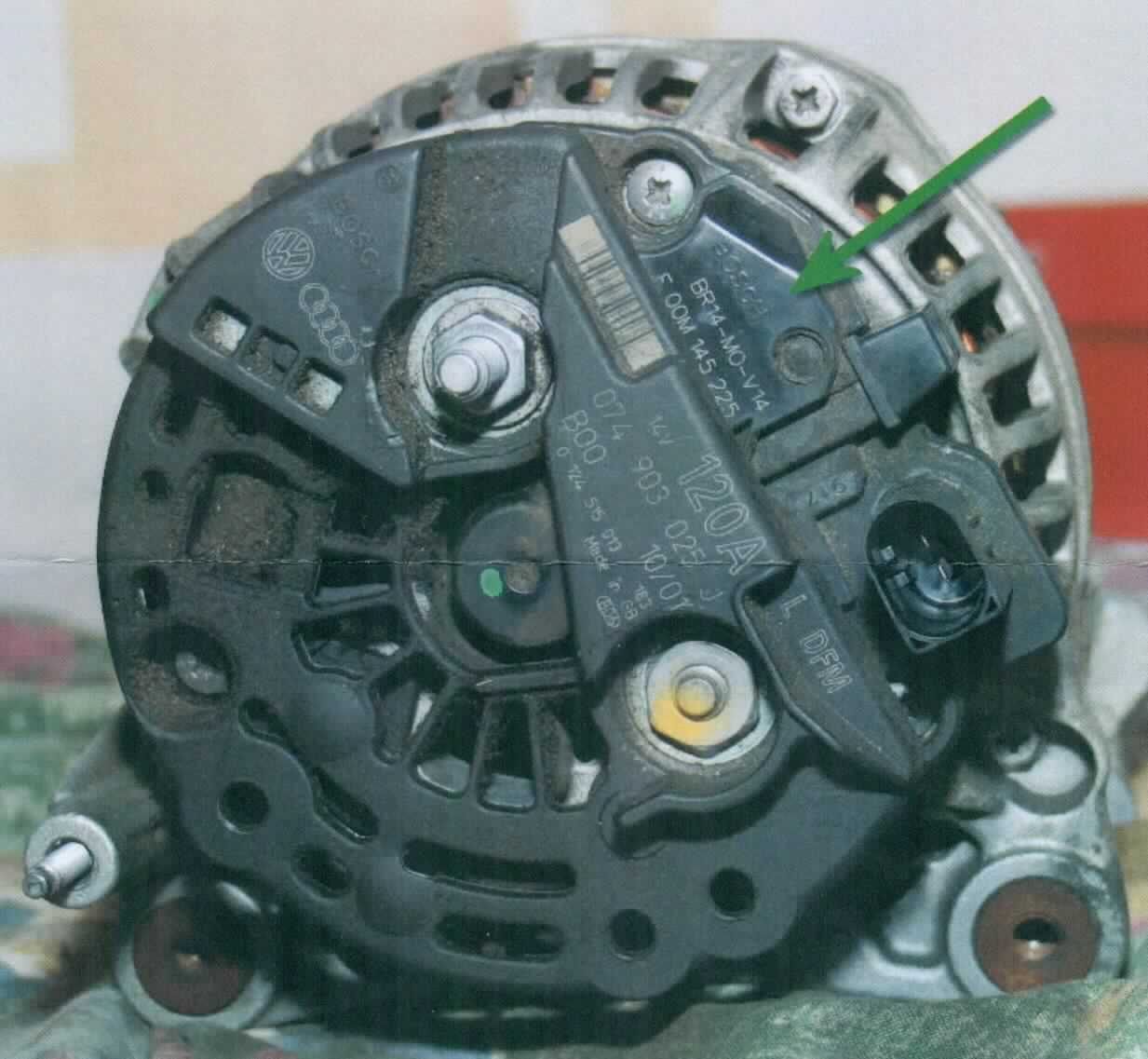 Elektronischer Kohlebürsten-Regler,
- in Form einer Baueinheit aus einem Spannungsregler auf einem angepassten Bürstenhalter 
  mit zwei eingesetzten Kohlebürsten,
- zur Befestigung direkt am Rotor des Drehstromgenerators (Lichtmaschine) zur 
  Spannungskonstanthaltung des Rotorelektromagneten und Stromübertragung bestimmt.

"Teil, erkennbar ausschließlich oder hauptsächlich für Lichtmaschinen der Pos 8511 bestimmt,  - elektronischer Kohlebürstenregler"