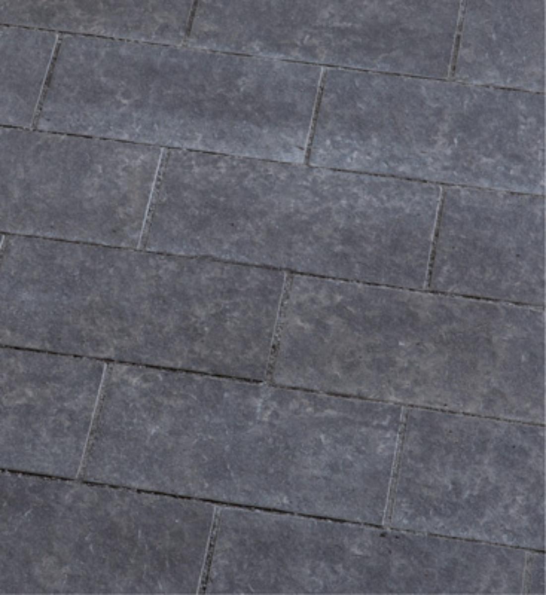Angaben:
Systempflastersteine SANOKU® ELEGANCE leicht satiniert; Bearbeitung: Oberfläche gesägt, geflammt und wassergestrahlt, Seiten gesägt, Kanten gefast; Material: Basalt; Farbe: anthrazit-schwarz.

Befund:
Bearbeitete Werksteine und Waren daraus.