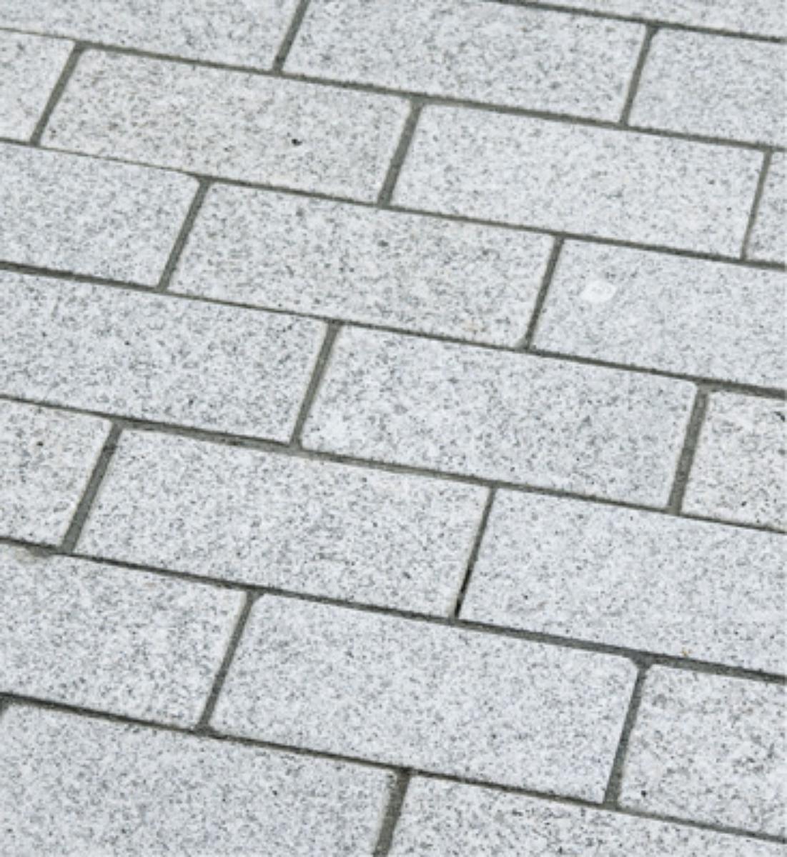 Angaben:
Pflasterplatten BRAVO EXACTA geflammt; Bearbeitung: allseits gesägt und geflammt, Kanten gefast; Material: Granit; Farbe: edelgrau.

Befund:
Bearbeitete Werksteine und Waren daraus, Granit, poliert, verziert oder anders bearbeitet, jedoch ohne Bildhauerarbeit, mit einem Eigengewicht von 10 kg oder mehr.