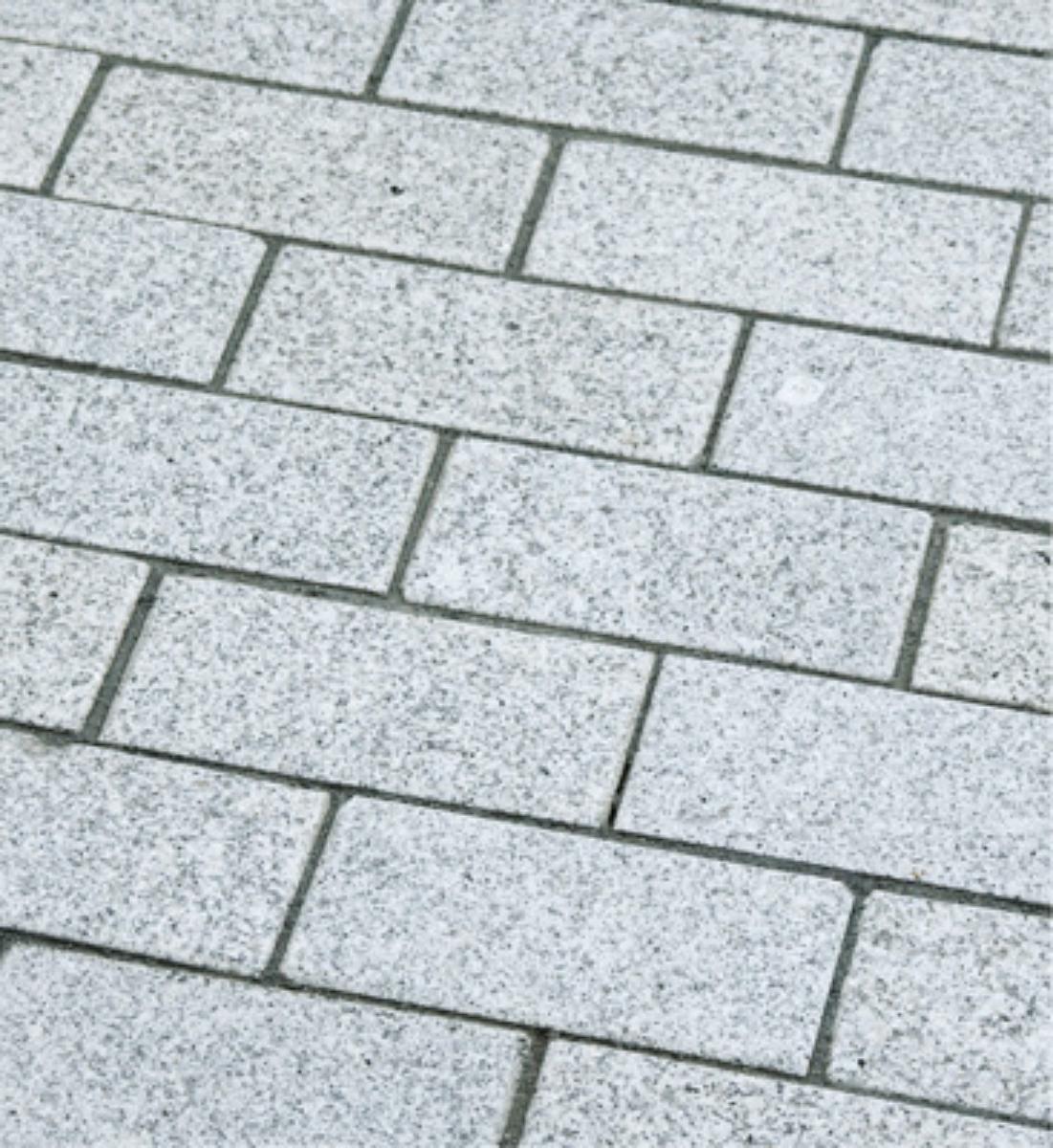 Angaben:
Pflasterplatten BRAVO EXACTA geflammt; Bearbeitung: allseits gesägt und geflammt, Kanten gefast; Material: Granit; Farbe: edelgrau.

Befund:
Bearbeitete Werksteine und Waren daraus, Granit, poliert, verziert oder anders bearbeitet, jedoch ohne Bildhauerarbeit, mit einem Eigengewicht von 10 kg oder mehr.