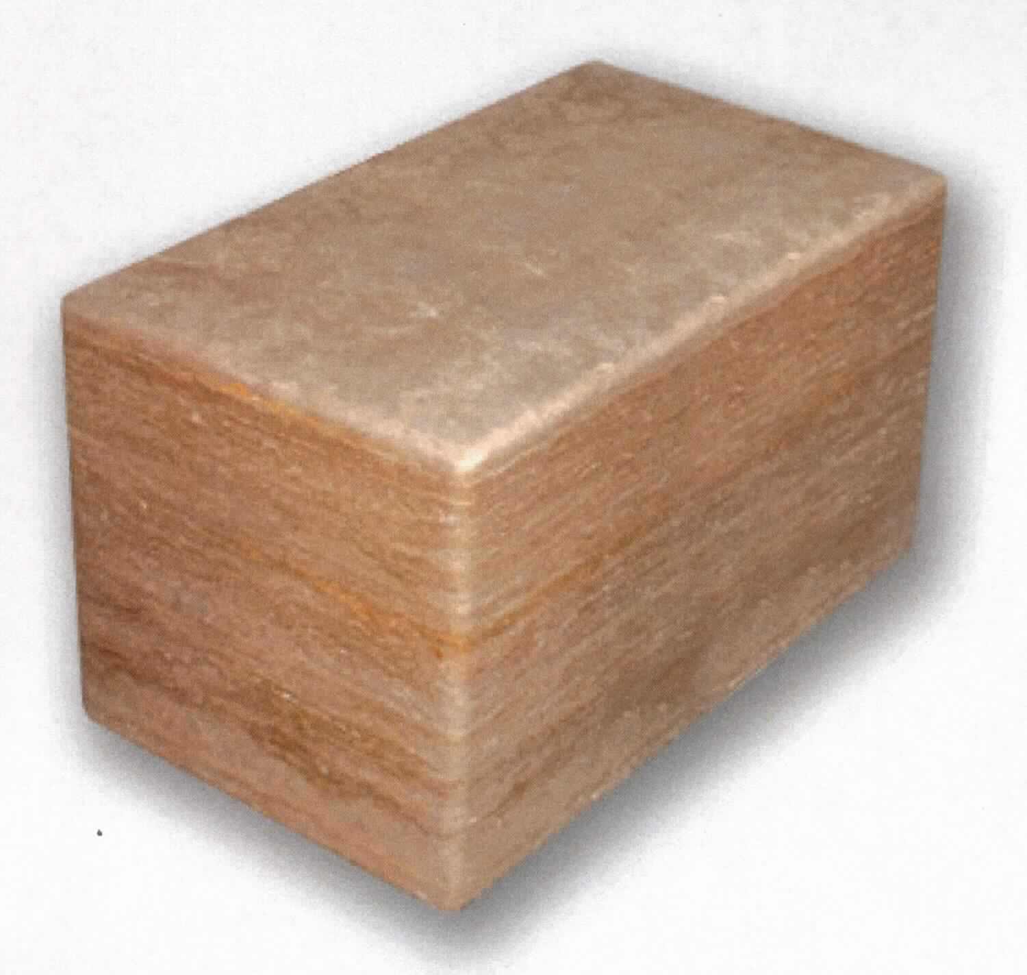 Angaben:
Sitzquader DORATO
Bearbeitung: Oberfläche geschliffen, Kanten angenehm gerundet, Seiten geschliffen 
Farbe: gold-gelb-beige 
Material: Kalkstein 
Herkunft: Türkei 
Größe: 90 x 45 x 45 cm; 440 kg/Stück

Befund:
Bearbeitete Werksteine und Waren daraus