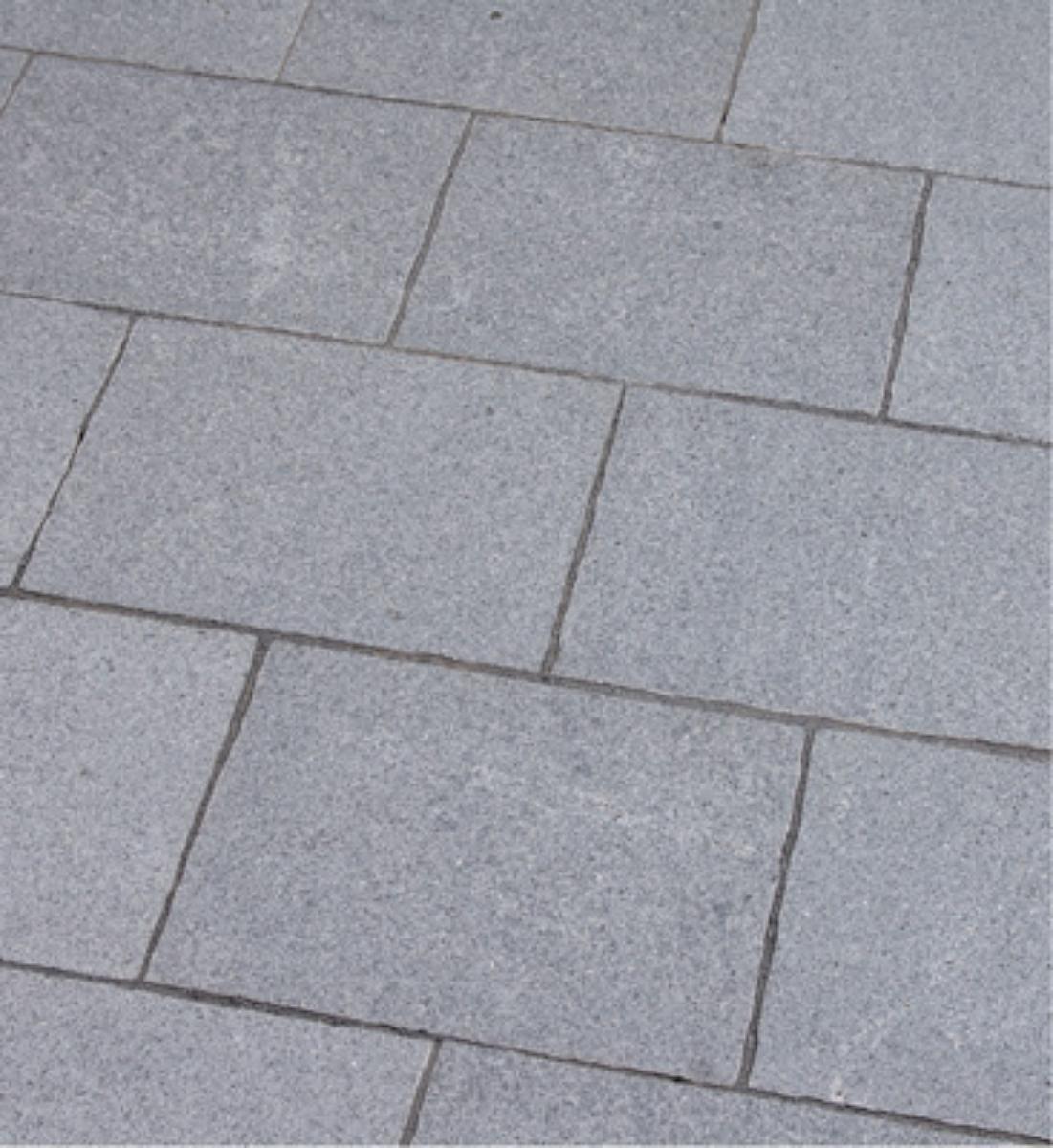 Angaben:
Pflasterplatten GALA AMBIENTE geflammt; Bearbeitung: Oberfläche gesägt, geflammt und leicht gebürstet, Seiten handbekantet, Unterseite gesägt und aufgeraut; Material: Granit; Farbe: anthrazit.

Befund:
Bearbeitete Werksteine und Waren daraus, Granit, poliert, verziert oder anders bearbeitet, jedoch ohne Bildhauerarbeit, mit einem Eigengewicht von 10 kg oder mehr.