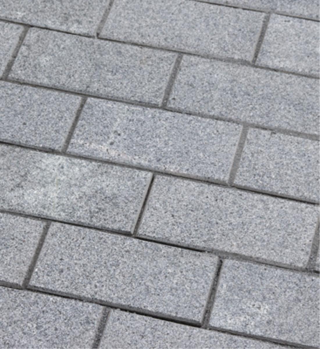 Angaben:
Pflasterplatten GALA EXACTA geflammt; Bearbeitung: allseits gesägt und geflammt und leicht gebürstet, Kanten gefast; Material: Granit; Farbe: anthrazit.

Befund:
Bearbeitete Werksteine und Waren daraus, Granit, poliert, verziert oder anders bearbeitet, jedoch ohne Bildhauerarbeit, mit einem Eigengewicht von 10 kg oder mehr.