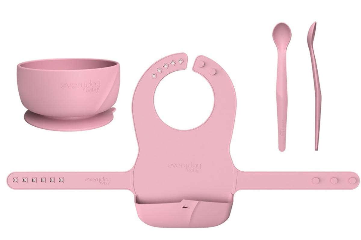 Bei dem durch eine Abbildung veranschaulichten sog. "Esslern-Set mit Lätzchen (Art. 30819 0301 01 [mint green] und  30819 0304 01 [purple rose])" handelt es sich um eine Warenzusammenstellung in Aufmachung für den Einzelverkauf (Pappkarton), bestehend aus
- zwei Breilöffeln aus Silikon (Kunststoff im Sinne der Anmerkung 1 zu Kapitel 39) der Position
  3924, welche über einen Edelstahlkern verfügen,
- einer sog. Silikon-Esslernschüssel mit Saugfuß der Position 3924, sowie
- einem faltbaren Babylätzchen aus Silikon der Position 3926, welches am unteren Ende zu einer
 Auffangtasche ausgeformt ist.

Die Warenzusammenstellung dient der Fütterung von Babys.

Im Hinblick auf die Anzahl stellen sich die Bestandteile der Position 3924 als charakterbestimmend dar.

Zolltarifrechtlich handelt es sich um "Geschirr und andere Artikel für den Tisch- oder Küchengebrauch, nicht von den Codenummern 3924 1000 11 0 bis 3924 1000 20 0 erfasst".