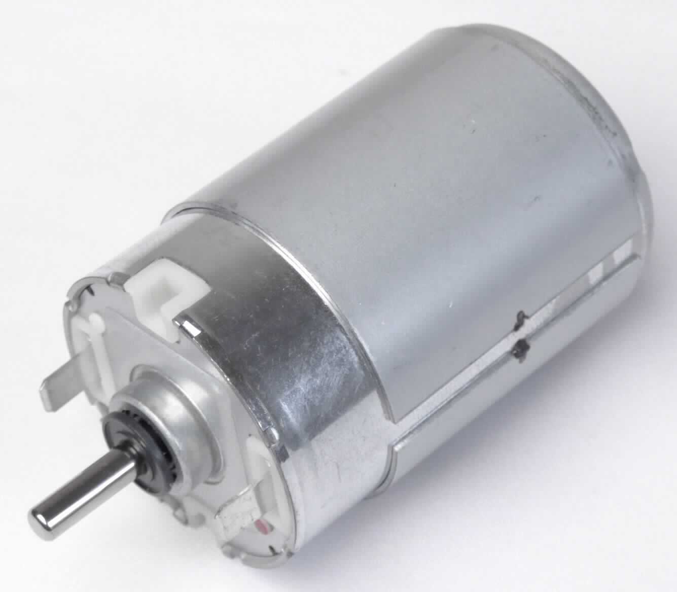 Gleichstrommotor, sog. " Permanently magnet DC motor"
- permanenterregter Gleichstrommotor mit einer Mehrphasenwicklung ("double layer"),
- mit einem Außendurchmesser von 38,2 mm, 
- mit einer Drehzahl von 9600 bis 10600 Umdrehung pro Minute,
- mit einer maximalen Leistung von ca. 115 W,
- mit einer Versorgungsspannung von 12 V,
- zur Verwendung in Kraftfahrzeugen, z.B. zum Antrieb von Scheibenwischern.

  Die Ware ist als "Elektromotor, Gleichstrommotor, mit einer Leistung von 750 W oder 
  weniger, aber mit einer Leistung von mehr als 37,5 W, permanenterregter Gleichstrommotor
  mit einer Mehrphasenwicklung, mit einem Außendurchmesser von 30 mm oder mehr,
  jedoch nicht mehr als 80 mm, einer Drehzahl von nicht mehr als 15000 Umdrehungen 
  pro Minute, mit einer Leistung von 45 W oder mehr, jedoch nicht mehr als 300 W und einer
  Versorgungsspannung von 9 V oder mehr, jedoch nicht mehr als 25 V" einzureihen.