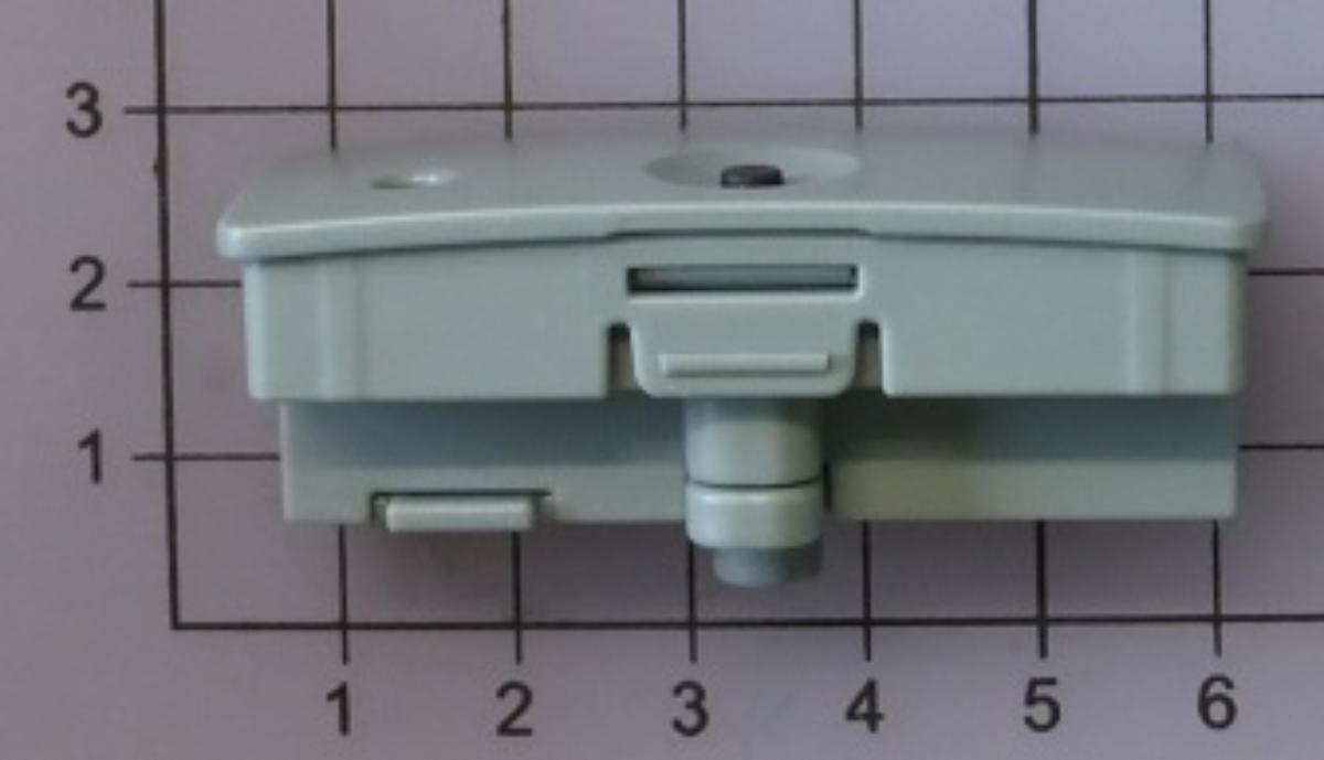 Es handelt sich nach den Antragsangaben um einen Dacheinsatz (sog. "Artikelnummer 30800395;
Lichtmodul-SEK-Zivil") für ein Spielzeugmodell in Form eines zivilen SEK-Einsatzfahrzeuges (PKW),
bestehend aus
- einem rechtreckig geformten Gehäuse aus grauem Kunststoff mit einem Steckkontakt für
  ein Blaulicht,
- mit einem integrierten Batteriefach und Bedienknopf,
- passend als Einbauelement für das Dach des Fahrzeugs gefertigt.
Das Erzeugnis, das der spielerischen Unterhaltung von Personen dient, stellt sich aufgrund der Größe,
Form und Gestaltung als erkennbares Teil für ein PKW-Spielzeugmodell aus Kunststoff dar, das in Form
eines Bausatzes vertrieben wird.

Die Ware ist zolltarifrechtlich als "Teil, erkennbar ausschließlich bestimmt für ein anderes als in den
Unterpositionen (KN) 9503 0010 bis 9503 0030 erfasstes Modell zur Unterhaltung, Bausatz, aus
Kunststoff" einzureihen.