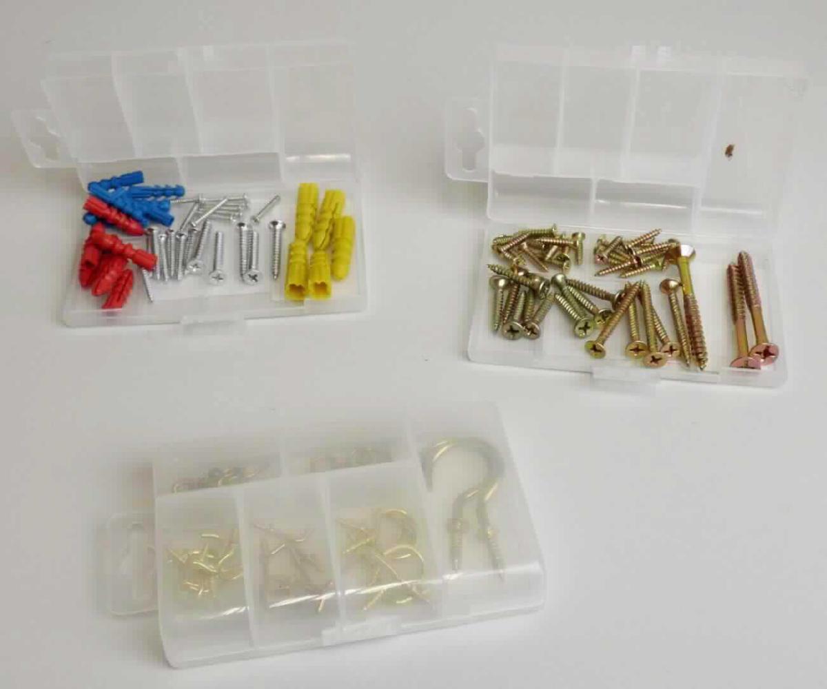 Es handelt sich um Schrauben aus Stahl (kein nicht rostender Stahl) in vier verschiedenen Größen, jeweils mit einem Trompetenkopf mit Kreuzschlitz und mit einem selbstformenden Gewinde mit spitzem Gewindeende. Das Gewinde reicht bei der größten Ausführung nicht bis zum Kopf. Bei allen anderen Größen reicht es bis zum Kopf.
Die Schrauben sind in einer sechsfach unterteilten Kunststoffbox mit Klebeetikett verpackt.
- Antragstellerangaben -
Länge der Schrauben: ca. 16 bzw. 25 bzw. 39 bzw. 58 mm.   

Abbildung siehe Anlage.

Derartige Erzeugnisse gehören als "andere gewindeformende Schauben (keine Blechschrauben) aus Stahl (kein nicht rostender Stahl)" zur Codenummer 7318 1499 89 0 des Zolltarifs.