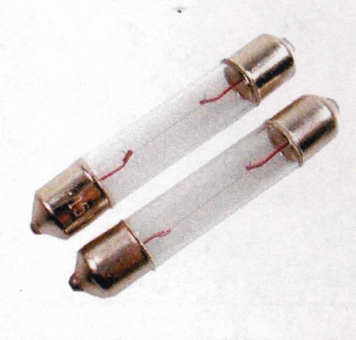 "Ersatzbirnchen, Artikelnummer: 0021991" (Abbildung siehe Anlage)
- aus einem klarsichtigen Glaskolben mit Wolframglühwendel und zwei Soffitte-Sockeln
  zur Befestigung in einer Lampenfassung,
- für eine Spannung von 15 V bei einer Leistung von 1,2 W,
- zur Verwendung als Leuchtmittel in beleuchteten Klingeltastern bestimmt.

"Elektrische Glühlampe, keine Wolfram-Halogen-Glühlampe, mit einer Leistung von weniger als 200 W
 und für eine Spannung von weniger als 100 V, nicht von der für Krafträder und andere
 Kraftfahrzeuge verwendeten Art, nicht für bestimmte Luftfahrzeuge - sog. Ersatzbirnchen"