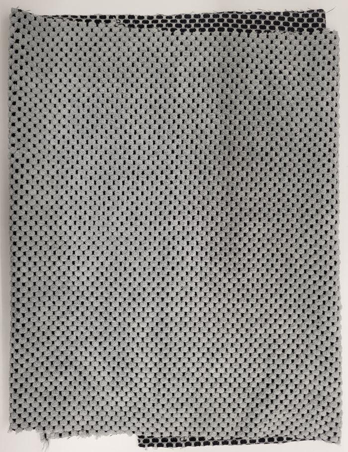 Textillaminat, sog. Möbelbezugsstoff, Foto siehe Anlage,
- als Meterware, laut Antrag mit einer Breite von mehr als 30 cm,
- aus zwei mit ihrer ganzen Fläche aufeinander liegenden und so miteinander durch Kleben verbundenen
  Lagen:
-- mit einer Oberlage (Schauseite):
--- aus einem aufgeschnittenen Samtgewebe (laut Antrag Schusssamt) aus synthetischen
    Chemiefasern (laut Antrag Polyester und Polyamid), somit keine Ware der Position 5407, 
--- anderer Schusssamt als Rippenschusssamt,
-- mit einer Unterlage:
--- aus einem Gewebe aus synthetischen Chemiefasern,
- das die Schauseite bildende Samtgewebe verleiht der Ware insbesondere im Hinblick auf die
  Bedeutung in Bezug auf die Verwendung als Möbelbezugsstoff ihren wesentlichen Charakter.

"Samt, gewebt, keine Ware der Position 5802 oder 5806, aus Chemiefasern, anderer Schusssamt als
 Rippenschusssamt, aufgeschnitten"
