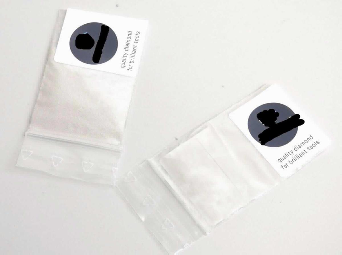 Es handelt sich um Staub oder Puder aus natürlichen Diamanten mit einer Korngröße von weniger als 1 mm. Die Diamanten sind zur Herstellung von verschiedenen Werkzeugen bestimmt. Sie sind in einer durchsichtigen Kunststofftüte verpackt.
- Antragstellerangaben -

Abbildung siehe Anlage.

Derartige Erzeugnisse gehören als "Staub und Pulver von natürlichen Edelsteinen (Diamanten)" zum TARIC-Code 7105 1000 00.