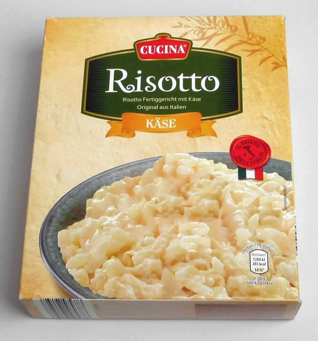 Risotto mit Käse

Beschreibung des vorgelegten Warenmusters (in Originalumschließung):
Bedruckter Faltkarton mit Angaben zum Erzeugnis (Getrocknetes Reisgericht mit Käse; 2 x 150 g), zu den 
Zutaten (siehe Feld 8) und zur Zubereitung (Beutelinhalt zu 500 ml kaltem Wasser geben, aufkochen lassen 
und ca. 15 Minuten garen, bis das Wasser vollständig aufgesogen ist); darin zwei nicht bedruckte Aluminium-
verbundfolienbeutel mit einem Gemisch aus Rundkornreis und einem hellbeigefarbenen Pulver.

Getreide in Form von Körnern oder anders bearbeiteten Körnern, durch Mischen mit anderen Zutaten zubereitet, 
anderweit weder genannt noch inbegriffen, auf der Grundlage von Reis