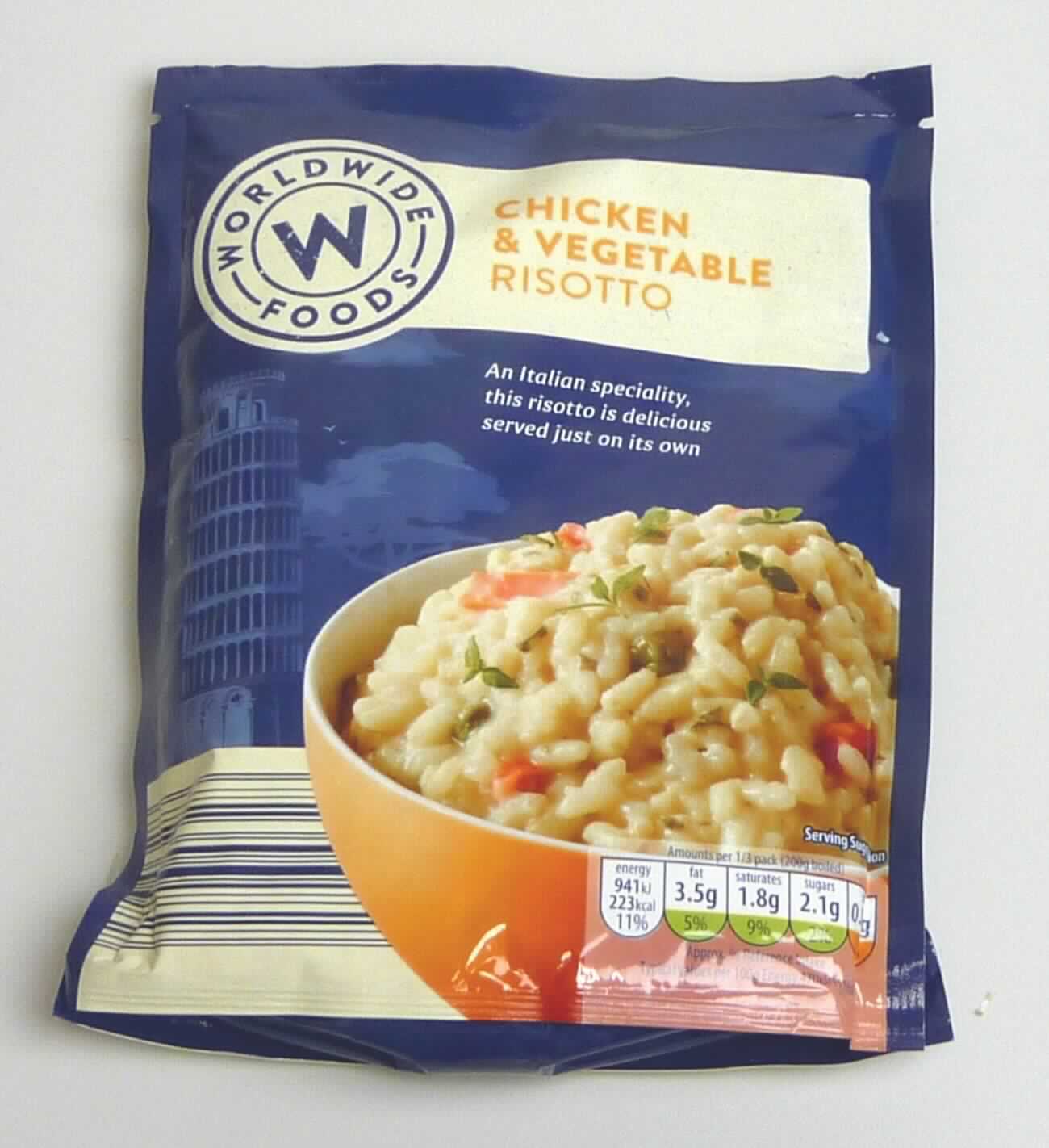 Risotto mit Hühnchen und Gemüse

Antragsangaben:
Risotto mit Chicken und Vegetable

Beschreibung des vorgelegten Warenmusters (in Originalumschließung):
Bedruckter Verbundschlauchfolienbeutel mit Angaben in englischer Sprache zum Erzeugnis (White rice with dried vegetables and dried chicken; 200 g), zu den Zutaten (siehe Feld 8) und zur Zubereitung (Beutelinhalt zu 700 ml kaltem Wasser geben, aufkochen lassen und ca. 15 Minuten garen, bis das Wasser vollständig aufgesogen ist); darin ein Gemisch aus Rundkornreis und einem gelblichen, mit getrockneteten Gemüsestücken (Erbsen, Karotten, Lauch) durchsetzten Pulver.

Gehalt an getrocknetem Hühnchenfleisch: nach der Zutatenliste 20 GHT oder weniger

Getreide in Form von Körnern oder anders bearbeiteten Körnern, durch Mischen mit anderen Zutaten zubereitet, 
anderweit weder genannt noch inbegriffen, auf der Grundlage von Reis