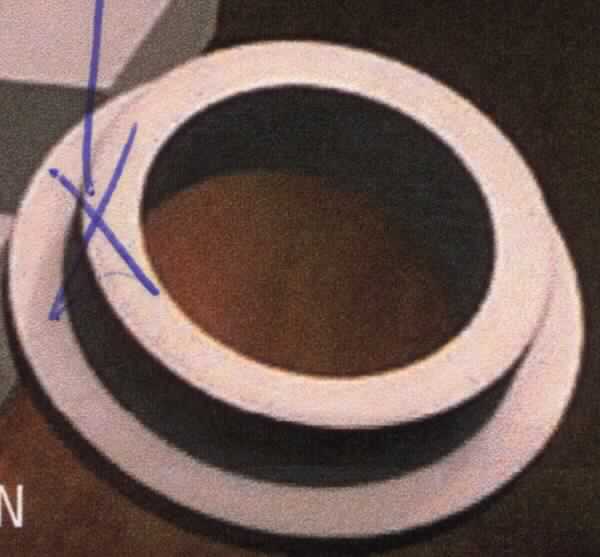 Stranggusseisen in Form von Rohrabschnitten und Ringen

Bei der Ware handelt es sich um kreisrunde Erzeugnisse mit einer Durchlassöffnung. Der Innendurchmesser ist aufgebohrt oder roh, die Erzeugnisse sind im Stranggussverfahren hergestellt und sind nicht weiter bearbeitet. Die Länge überschreitet nicht das Doppelte der größten äußeren Querschnittsabmessung. 
Die Erzeugnisse bestehen aus einem nicht verformbaren Gusseisen (GJL). 

Die Ware ist nach ihrer Beschaffenheit als andere gegossene Ware aus nicht verformbarem Gusseisen in die Unterposition 7325 1000 der Kombinierten Nomenklatur einzureihen.