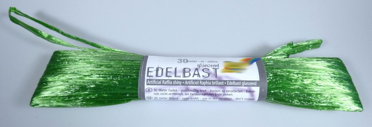 Streifen, sog. Edelbast, Art. 9251, Foto siehe Anlage,
- mit einer bedruckten Papierbanderole umhüllt,
- als Meterware im Strang, mit einer Länge von laut Antrag 30 m,
- laut Antrag in 19 verschiedenen Farben,
- laut Untersuchungsergebnis:
-- aus künstlicher Spinnmasse (Viskose),
-- gefaltet, mit einer mittleren Streifenbreite von augenscheinlich 5 mm, somit keine Ware des
   Kapitels 39.

"Streifen aus künstlicher Spinnmasse, mit einer augenscheinlichen Breite von 5 mm"