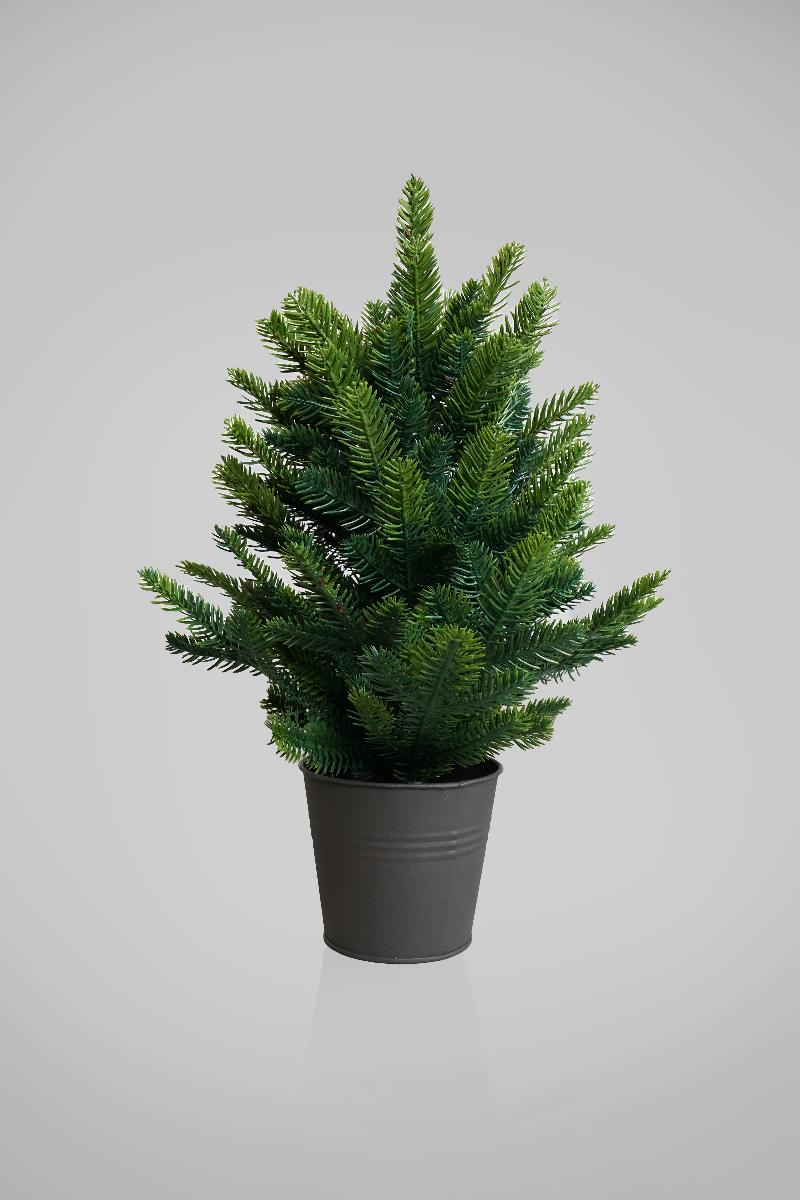 Ware aus künstlichem Blattwerk, sog. künstlicher Weihnachtsbaum, Foto siehe Anlage,
aus verschiedenen Bestandteilen zusammengesetzte Ware, bestehend aus:
- einer Nachahmung eines Tannenbaums (künstliches Blattwerk),
- - aus einem Stamm aus mehreren Metalldrähten, an denen einzelne, im Spritzgussverfahren
     gefertigte Zweige aus Kunststoff durch Umwickeln mit Spinnstoffgarnen befestigt sind, 
- - durch Binden in Blumenbindetechnik hergestellt,
- einem Übertopf aus unedlem Metall,
- - innen mit Beton (laut Antrag) befüllt,
- - der Tannenbaum ist fest im Beton eingegossen,
- in drei Größen,
- das künstliche Blattwerk bestimmt insbesondere im Hinblick auf das Erscheinungsbild
  (Zierwirkung) den wesentlichen Charakter der zusammengesetzten Ware,
- kein Festartikel der Position 9505, da die Ware keinen Bezug zum Weihnachtsfest aufweist und
  sich insbesondere nicht erkennbar als künstlicher Weihnachtsbaum darstellt.

"Ware aus künstlichem Blattwerk, aus Kunststoff"
