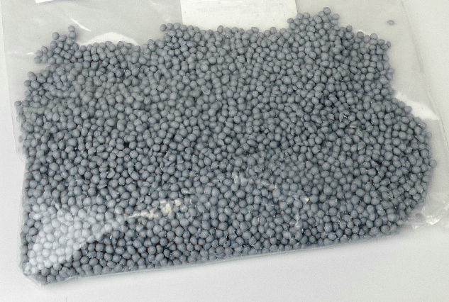 Angaben:
Es handelt sich um ein Granulat aus SEBS, das im Extrusionsbereich für Dichtungen verwendet wird.

Feststellungen / Untersuchungen an einem Warenmuster:
Es wurde ein graues Granulat vorgelegt. Eine mit Schwefel vulkanisierte Probe erfüllt die in Anmerkung 4 a) zum Kapitel 40 beschriebenen Elastizitätsanforderungen an einen synthetischen Kautschuk.

Befund:
Kautschukmischungen, nicht vulkanisiert, in Primärformen oder in Platten, Blättern oder Streifen, andere, andere