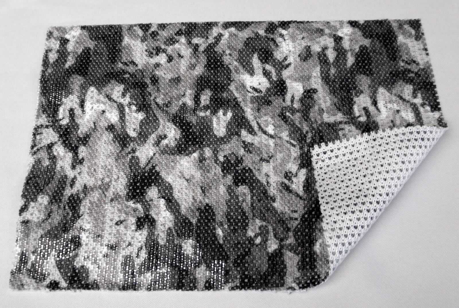 Kuliergewirke, Foto siehe Anlage,
- als Meterware; laut Antrag mit einer Breite von 140 cm,
- laut Untersuchungsergebnis:
-- aus synthetischen Chemiefasern,
-- kein Samt, Plüsch (gewirkt oder gestrickt), Schlingengewirke und Schlingengestricke,
-- keine Elastomergarne oder Kautschukfäden enthaltend,
-- bedruckt.

"Gewirke, anderes als in den Positionen 6001 bis 6005 genannte, aus synthetischen Chemiefasern, bedruckt"