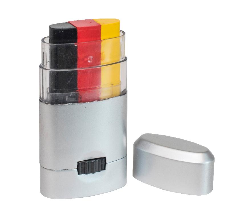 Schminkstift; Gesichtsmalstift

Bei der Ware handelt es sich nach den Angaben um einen rechteckigen Schminkstift mit drei Farben (gelb, rot, schwarz), der aus einer Kunststoffhülle geschoben werden kann und zum Schminken des Gesichts verwendet werden soll.

Abbildung siehe Anlage

Die Ware ist als anderes Erzeugnis zum Schminken in die Unterposition 3304 9900 der Kombinierten Nomenklatur einzureihen.