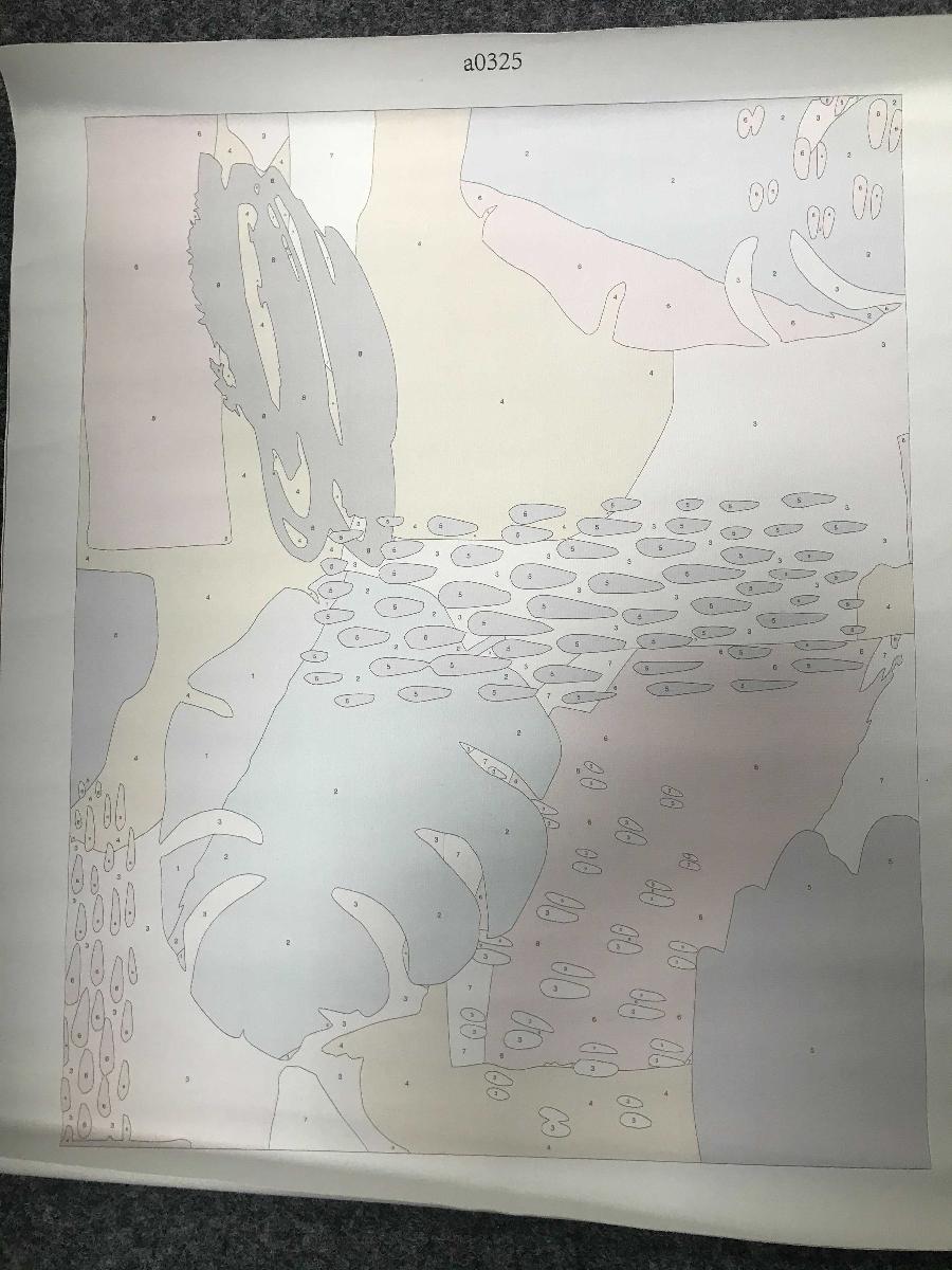 Angaben:
Malen nach Zahlen Set; Set beinhaltet 13 Acrylfarben (10 ml), eine mit einem Motiv bedruckte Canvas-Leinwand zum Ausmalen (40 x 50 cm), vier Holzpinsel, zwei Wandaufhängungen mit zwei Schrauben und eine Anleitung auf Papier; verpackt in einer Papprolle.

Befund:
Farben zur Unterhaltung, in Täfelchen, Tuben, Töpfchen, Fläschchen, Näpfchen oder ähnlichen Aufmachungen, in Zusammenstellungen.
Warenzusammenstellungen im Sinne der AV 3b), bei der die Farben im Hinblick auf die Verwendung charakterbestimmend sind.