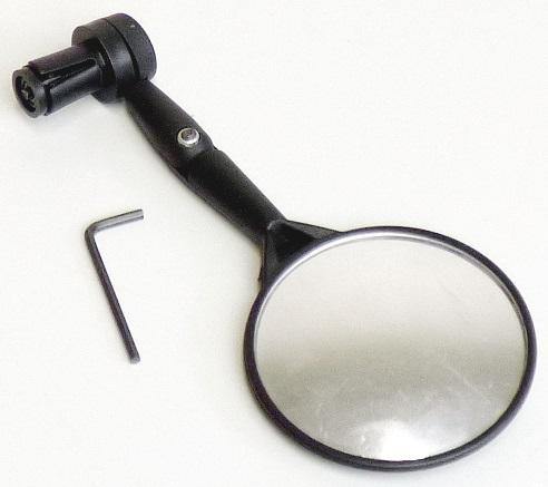 Rückspiegel, sog. Spiegel rund, Artikelnummer: 41100, Foto siehe Anlage,
- bestehend aus einem runden, konvex gekrümmten Spiegel aus Kunststoff (Durchmesser:
  ca. 75 mm) in einem Gehäuse (Fassung) aus Kunststoff (Durchmesser: ca. 80 mm) und
- einer mit Gelenkarm aus Kunststoff mit einer mit Spreizvorrichtung versehenen Befestigungs-
  vorrichtung,
- mit einer Länge von ca. 190 mm und einer maximalen Breite von ca. 80 mm,
- wird (lt. Antrag) in die Lenkerenden von Fahrrädern (Innendurchmesser von ca. 19 bis 22 mm)
  gesteckt und mittels der spezifisch gestalteten Spreizvorrichtung fixiert,
- erleichtert das Beobachten des rückwärtigen Verkehrsgeschehens und ermöglicht dadurch eine
  bessere Verwendung der Fahrräder,
- laut Antrag gemeinsam mit einem Innensechskantschlüssel aus unedlem Metall
  (nicht charakterbestimmend) in einer Blisterverpackung verpackt,
- aufgrund der Herstellerkonzeption (u. a. Form und Abmessungen) erkennbar hauptsächlich für
  Fahrräder des Kapitels 87 bestimmt.

"Anderes Zubehör (Rückspiegel) für Fahrräder"