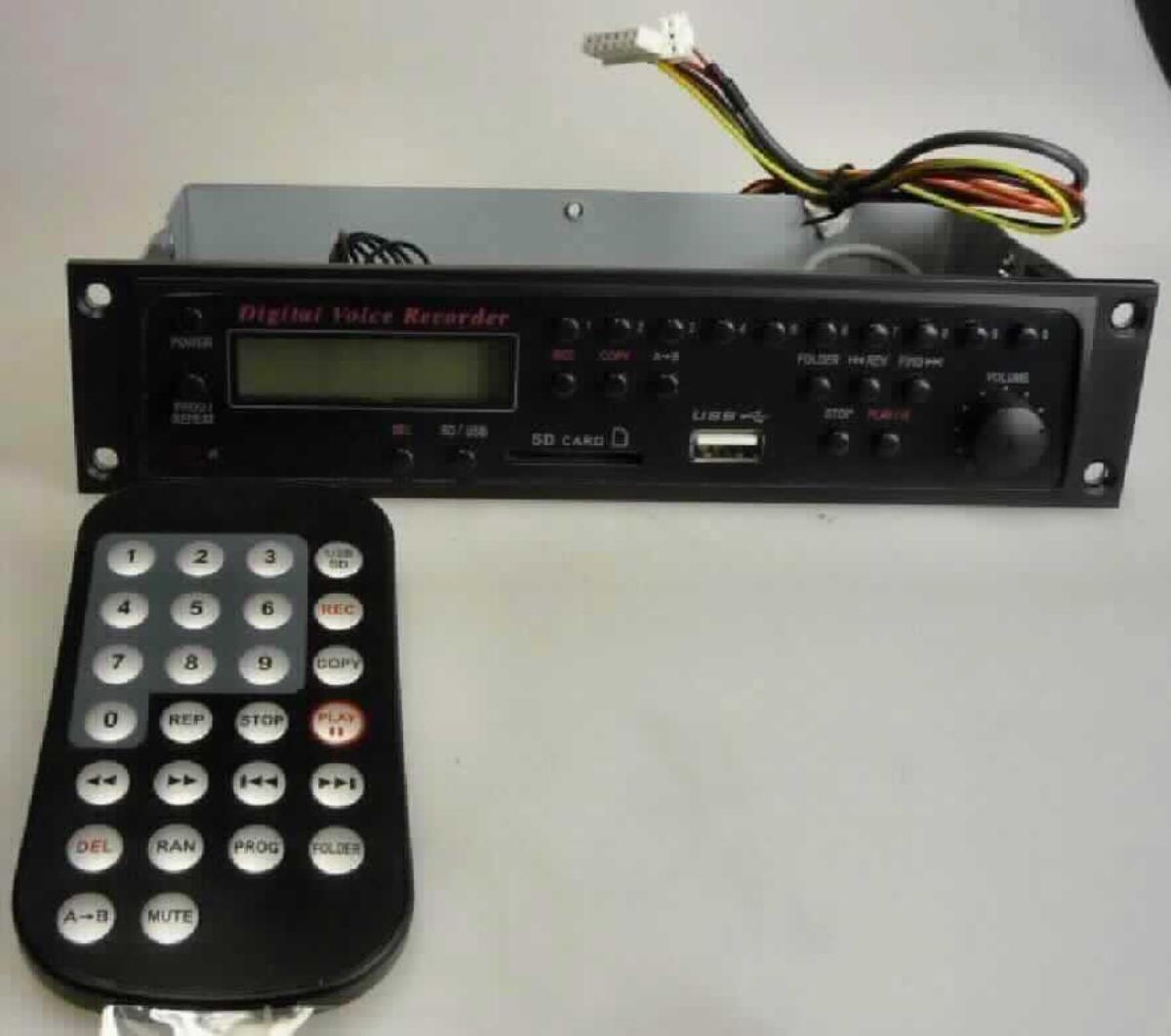 Digitales Tonaufnahme- und -wiedergabegerät, Art.-Nr. MV-REC (AM-100AR)
- aus Audiosignalelektronik mit MPEG-Encoder/Decoder und AD/DA-Wandler in einem 
  Gehäuse (Abmessungen: 190 x 42 x 80 mm) mit Display, Bedienelementen, Audio-
  anschlüssen, Speicherkartenschacht und USB-Schnittstelle, mit beiliegender 
  Fernbedienung, Abbildung siehe Anlage,
- zur Tonaufzeichnung von Dateien im MP3/WMA-Format, zum Umwandeln und 
  Wiedergeben dieser Dateien in hörbarer Form.

"Tonaufnahme- und -wiedergabegerät, nicht von den Unterpositionen 8519 20 10 bis 
 8519 50 00 erfasst, Halbleiter-Aufzeichnungsträger verwendend, kein Diktiergerät, 
 kein Magnetbandgerät - Tonaufnahme- und -wiedergabegerät, in funktioneller Einheit
 mit Fernbedienung"