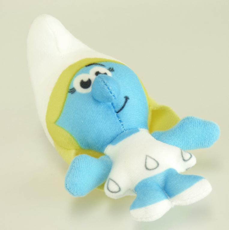 Kombination aus Spielzeug und einer anderen Ware, sog. "Mc Donald´s - Smurfs GY - 2022", Motiv "Smurfette", bestehend aus
- einem nicht menschlichen Wesen
-- einen weiblichen Schlumpf ohne Schwanz darstellend
-- aus Spinnstoffgewirken gefertigt und mit weichem Material befüllt
-- mit einer Größe von ca. 11,5 cm
-- mit Armen und Beinen mit stilisierten Händen und Füßen
-- mit einer großen Nase und aufgedruckten Augen und Mund sowie gelben Haaren
-- mit einem weißen Kleid, Schuhen und Mütze bekleidet
- einer Sammelkarte aus Papier
-- in den Abmessungen von ca. 6,5 x 5 cm
-- mit einer Bastelanleitung für eine Schatzkiste auf beiden Seiten farbig bedruckt
- gemeinsam in einem Klarsichtbeutel für den Einzelverkauf aufgemacht.

Die Kombination hat den wesentlichen Charakter von Spielzeug und dient der Unterhaltung vor allem von Kindern.

Die Ware ist zolltarifrechtlich als "Spielzeug, ein nicht menschliches Wesen darstellend, gefüllt" einzureihen.