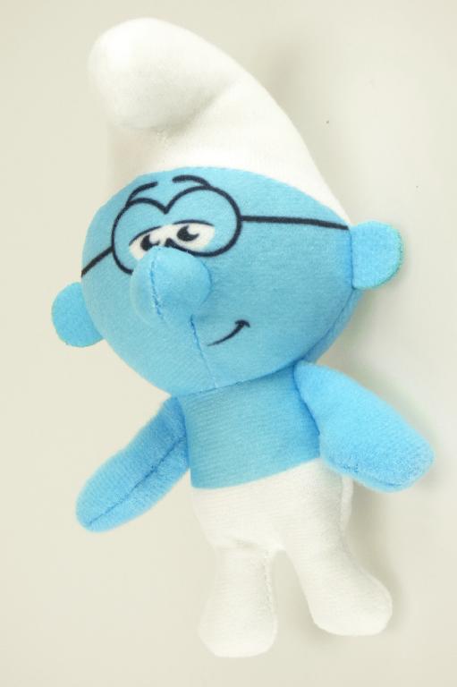Kombination aus Spielzeug und einer anderen Ware, sog. "Mc Donald´s - Smurfs GY - 2022", Motiv "Brainy", bestehend aus
- einem nicht menschlichen Wesen in Form eines Schlumpfes
-- aus Spinnstoffgewirken zusammengenäht und mit weichem Material befüllt
-- in den Abmessungen von ca. 11,5 x 7 x 5,5 cm 
-- mit einem Gesicht mit großer Nase und Ohren sowie aufgedruckten Augen, Brille und Mund
-- mit Armen und Beinen mit stilisierten Händen und Füßen und einem Schwanz
- einer Sammelkarte aus Papier
-- in den Abmessungen von ca. 6,5 x 5 cm
-- mit einer Bastelanleitung für ein Damespiel auf beiden Seiten farbig bedruckt
- gemeinsam in einem Klarsichtbeutel für den Einzelverkauf aufgemacht.

Die Kombination hat den wesentlichen Charakter von Spielzeug und dient der Unterhaltung vor allem von Kindern.

Die Ware ist zolltarifrechtlich als "Spielzeug, ein nicht menschliches Wesen darstellend, gefüllt" einzureihen.