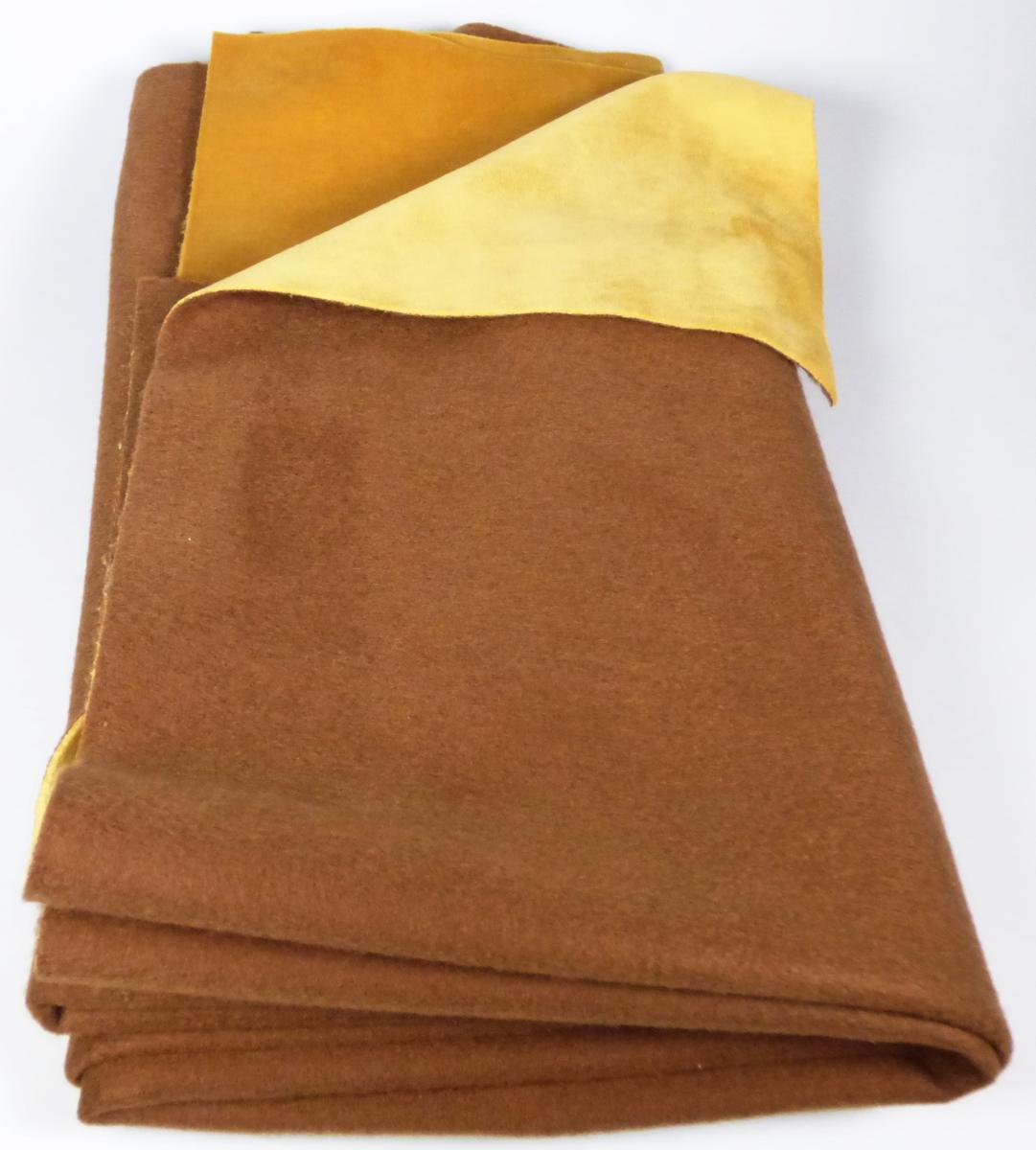 Textillaminat, sog. Möbelbezugsstoff, Art. Sierra, Foto siehe Anlage,
- als Meterware, mit einer Breite von laut Antrag 142 cm,
- aus zwei mit ihrer ganzen Fläche aufeinanderliegenden und so miteinander durch Kleben verbundenen
  Lagen:
-- mit einer Oberlage (Schauseite):
--- aus einem Samtgewirke,
--- aus synthetischen Chemiefasern (laut Antrag Polyester),
--- gefärbt,
--- kein Hochflorerzeugnis und kein Schlingengewirke,
-- mit einer Unterlage:
--- aus einem gerauten Kuliergewirke,
--- aus synthetischen Chemiefasern,
- das die Schauseite bildende Samtgewirke verleiht der Ware insbesondere im Hinblick auf die     
  Bedeutung in Bezug auf die Verwendung als Möbelbezugsstoff ihren wesentlichen Charakter.

"Samt, gewirkt, anderer als in den Unterpositionen (HS) 6001 10 bis 6001 29 genannte, aus  
 Chemiefasern"
