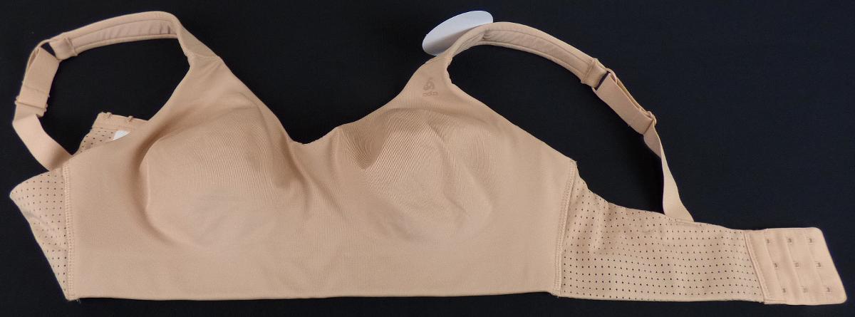 Büstenhalter, sog. Sports Bra Everyday High, Art. 13161D, Größe 75 D, Foto siehe Anlage,
- in einem Polybeutel verpackt,
- aus unterschiedlich strukturierten, einfarbigen Gewirken; im Bereich der Büste mit Doppelgewirken
  unterlegt; alle Flächenerzeugnisse aus laut Antrag 100 % synthetischen Chemiefasern,
- mit ca. 2 cm breiten, in der Länge verstellbaren, elastischen Trägern,
- mit ausgearbeiteten Büstenteilen von konvexer Form,
- mit einem ca. 3 cm breiten, elastischen Band unterhalb der Brust,
- im Rückenteil mit einem für Büstenhalter typischen Haken- und Ösenverschluss,
- erfüllt die Merkmale zur Einreihung als Büstenhalter, somit keine Ware der Position 6114.

"Büstenhalter, aus Gewirken, nicht in Warenzusammenstellung für den Einzelverkauf aufgemacht"