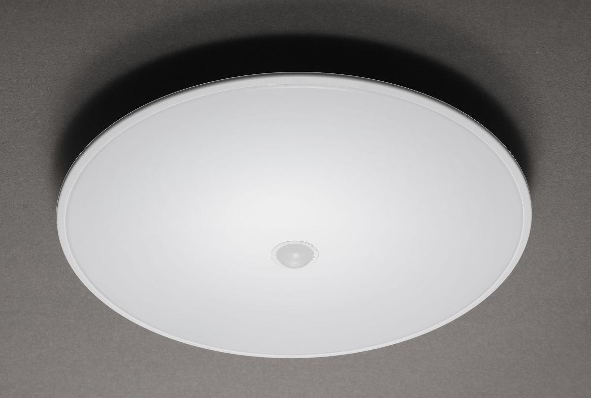 Bei der sog. LED Deckenleuchte mit Bewegungsmelder handelt es sich um eine Deckenleuchte in sechs Ausführungen, im Wesentlichen bestehend aus einem kreisrunden, ca.  260 mm x 55 mm (d x H) großen Kunststoffgehäuse mit integrierter LED-Lichtquelle, einer weißen lichtdurchlässigen Kunststoffabdeckung, einer Montageplatte aus Kunststoff und elektrischer Ausstattung (u. a. Bewegungssensor).

Die Leuchte ist zur Deckenmontage im Innen- und Außenbereich (IP 54) bestimmt.

Sie ist in folgenden Ausführungen erhältlich:
- Farbtemperatur: 2700 K, 3000 K, 4000 K, 5000 K, 6000 K und 6500 K

Die Ware ist mit Montagematerial (zwei Schrauben und Dübeln) in einem Karton verpackt.

Das Erzeugnis ist als "Leuchte, anderweit weder genannt noch inbegriffen, elektrische Deckenleuchte, ausgenommen solche von der für öffentliche Plätze oder Verkehrswege verwendeten Art, ausschließlich zur Verwendung mit LED-Lichtquellen bestimmt, aus Kunststoff, nicht für zivile Luftfahrzeuge" einzureihen.