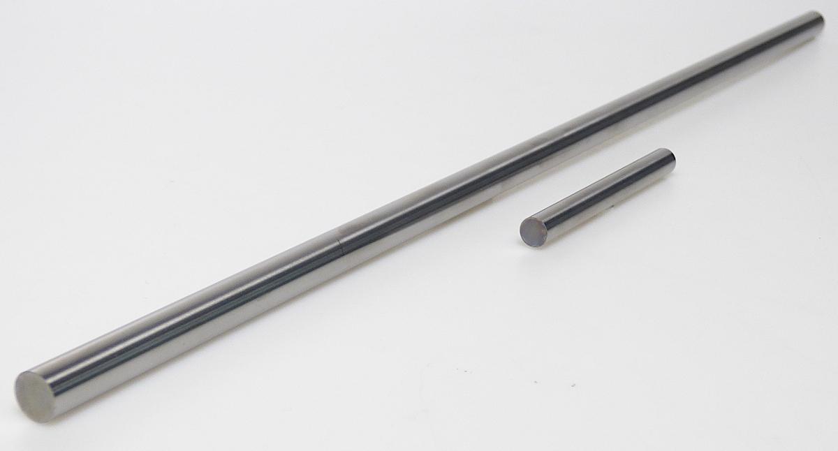 Stangen (Stäbe) aus Cermet

Bei der Ware handelt es sich den Angaben nach um massive, zylindrische Stäbe aus gesintertem, mikrokristallinem Hartmetall auf der Grundlage von Wolframcarbid und Cobalt als Bindemittel. Die Gehalte an Cobalt und Wolframcarbid können variieren. Die Erzeugnisse haben unterschiedliche Längen und Durchmesser. 
 Sie dienen zur Herstellung von Hartmetallbohrern und Hartmetallfräsern. 

Die Ware wird nach ihrer stofflichen Beschaffenheit als Cermets und Waren daraus, andere, in die Unterposition 8113 0090 der Kombinierten Nomenklatur eingereiht.