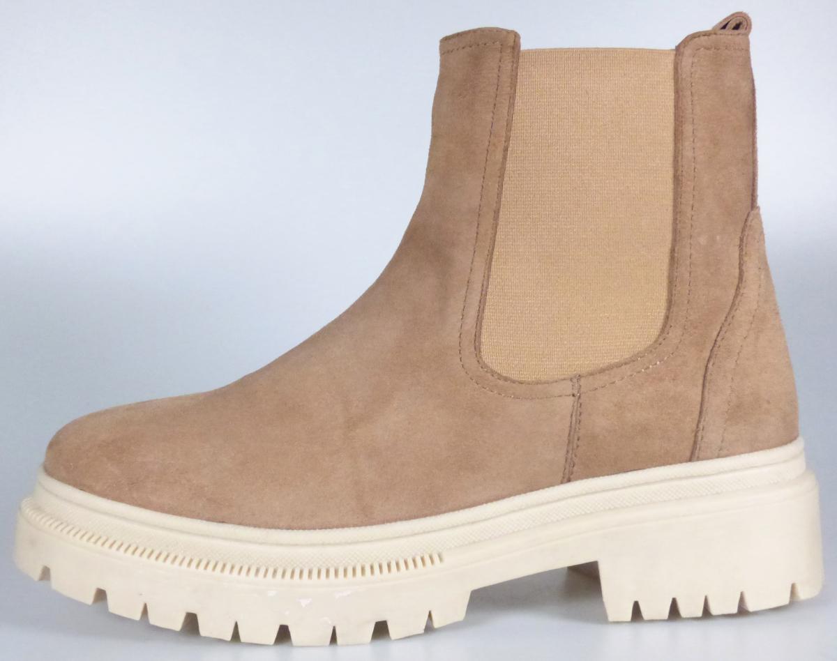 Stiefel, Größe 37, Foto siehe Anlage,
- mit Laufsohlen aus Kautschuk/Kunststoff; ohne Hauptsohle aus Holz,
- mit Oberteil aus Leder (den größten Teil der Außenfläche bildend) und Spinnstoff,
- auf das Oberteil ist ein Verstärkungsteil aus Leder aufgesetzt,
- im Bereich der Ferse mit einer Anziehhilfe,
- ohne Metallschutz in der Vorderkappe,
- den Knöchel, jedoch nicht die Wade bedeckend,
- mit einer Länge der Innensohle von ca. 25,1 cm,
- als Frauenschuhe erkennbar somit keine Ware der Unterposition (KN) 6403 9113,
- gefüttert.

"Schuhe mit Laufsohlen aus Kautschuk/Kunststoff und Oberteil aus Leder, andere als in den
 Unterpositionen (HS) 6403 12 bis 6403 59 genannte, den Knöchel bedeckend, andere als in der
 Unterposition (KN) 6403 9105 genannte, jedoch nicht die Wade bedeckend, mit einer Länge der
 Innensohle von mehr als 24 cm, für Frauen, andere als im TARIC-Code 6403 9118 10 genannte"