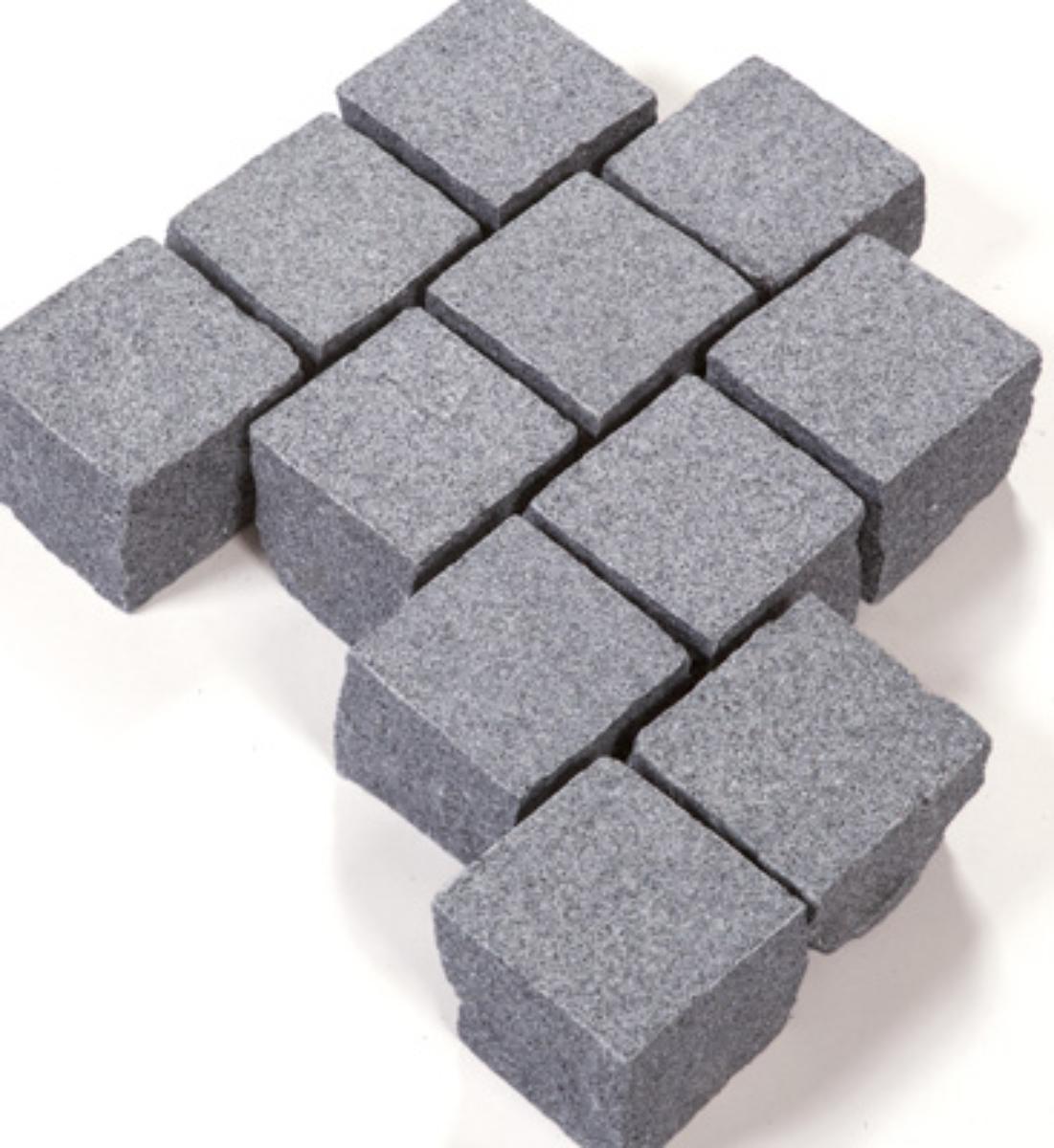 Angaben:
Pflastersteine GALA AMBIENTE geflammt; Bearbeitung: Oberfläche geflammt, Unterseite gesägt, Seiten gespalten; Material: Granit, Farbe: anthrazit.

Befund:
Bearbeitete Werksteine und Waren daraus, Granit.