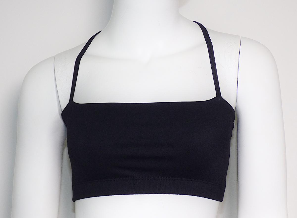 Bustier, Größe 36, Foto siehe Anlage,
- doppelt gearbeitet, aus ca. 1,2 mm dicken, einfarbigen Gewirken aus laut Antrag 69 % Nylon und
  31 % Spandex (beides synthetische Chemiefasern),
- bis kurz unter die Brust reichend (Rückenlänge: ca. 24 cm),
- mit ca. 1 cm breiten, längenverstellbaren, elastischen Trägern, die sich im Rücken überkreuzen,
- ohne einzeln ausgearbeitete Büstenteile,
- ohne Öffnung oder Verschluss,
- am unteren Rand mit einem eingezogenen elastischen Band verengt,
- das Kleidungsstück ist nach Schnitt und Ausstattung nicht dazu bestimmt, die Einzelbüste zu
  stützen, zu formen oder zu korrigieren (somit keine Ware der Position 6212).

"Andere Kleidung (Bustier), aus Gewirken, aus Chemiefasern"