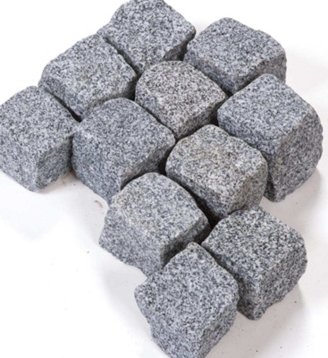 Angaben:
Pflastersteine CAVALA; Bearbeitung: allseits gespalten; Material: Granit; Farbe: hellgrau.

Befund:
Pflastersteine, aus Naturstein.